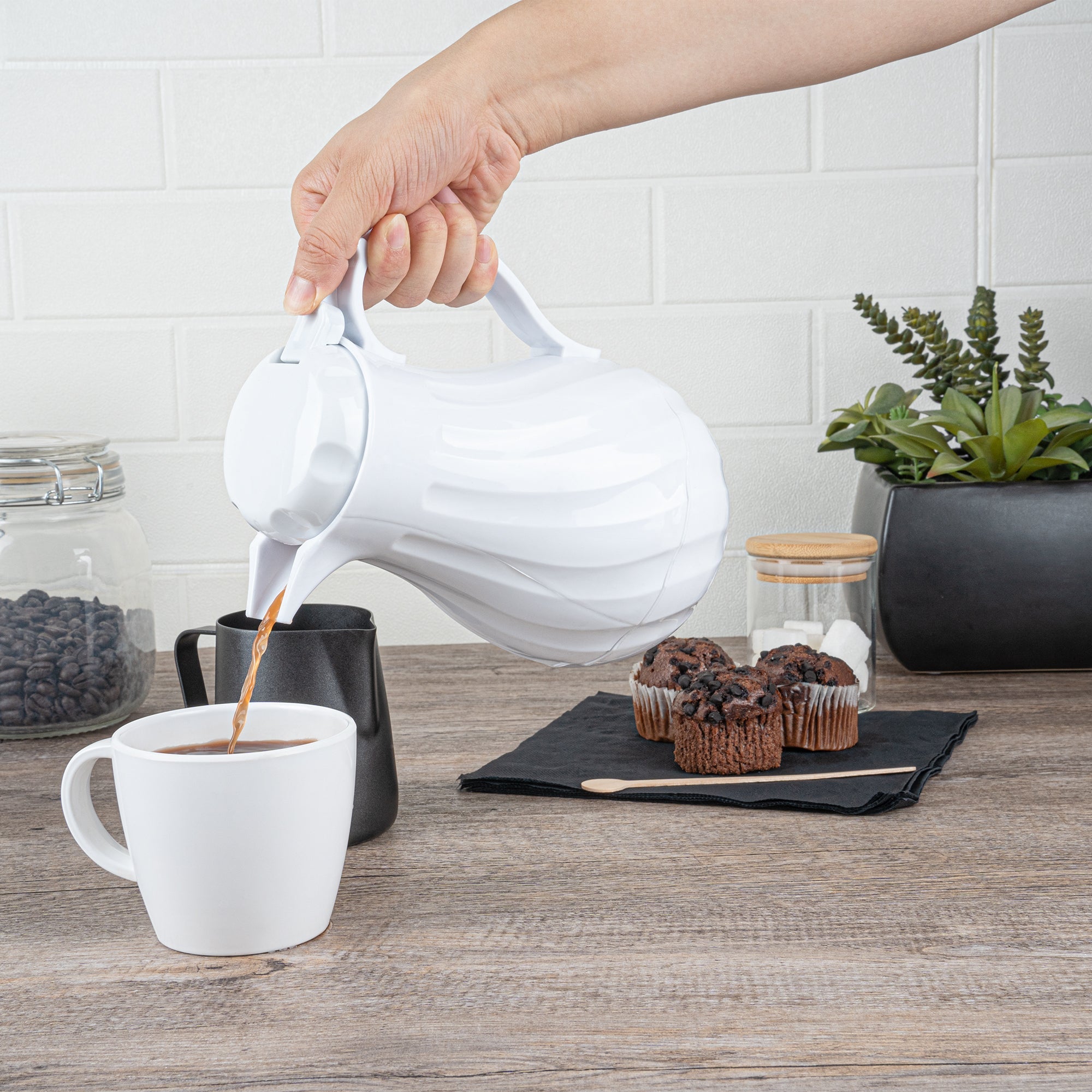 Restpresso 20 oz White Thermal Coffee Carafe / Server - 6 1/2" x 5" x 8" - 10 count box