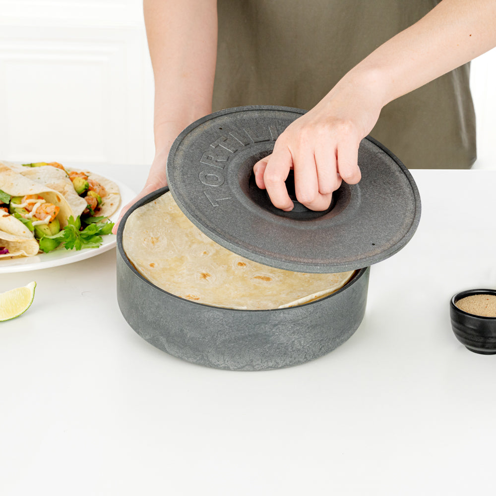 Chef 101 Round Gray Plastic Tortilla Warmer / Server - 8 1/2" x 8 1/2" x 2 1/4" - 1 count box