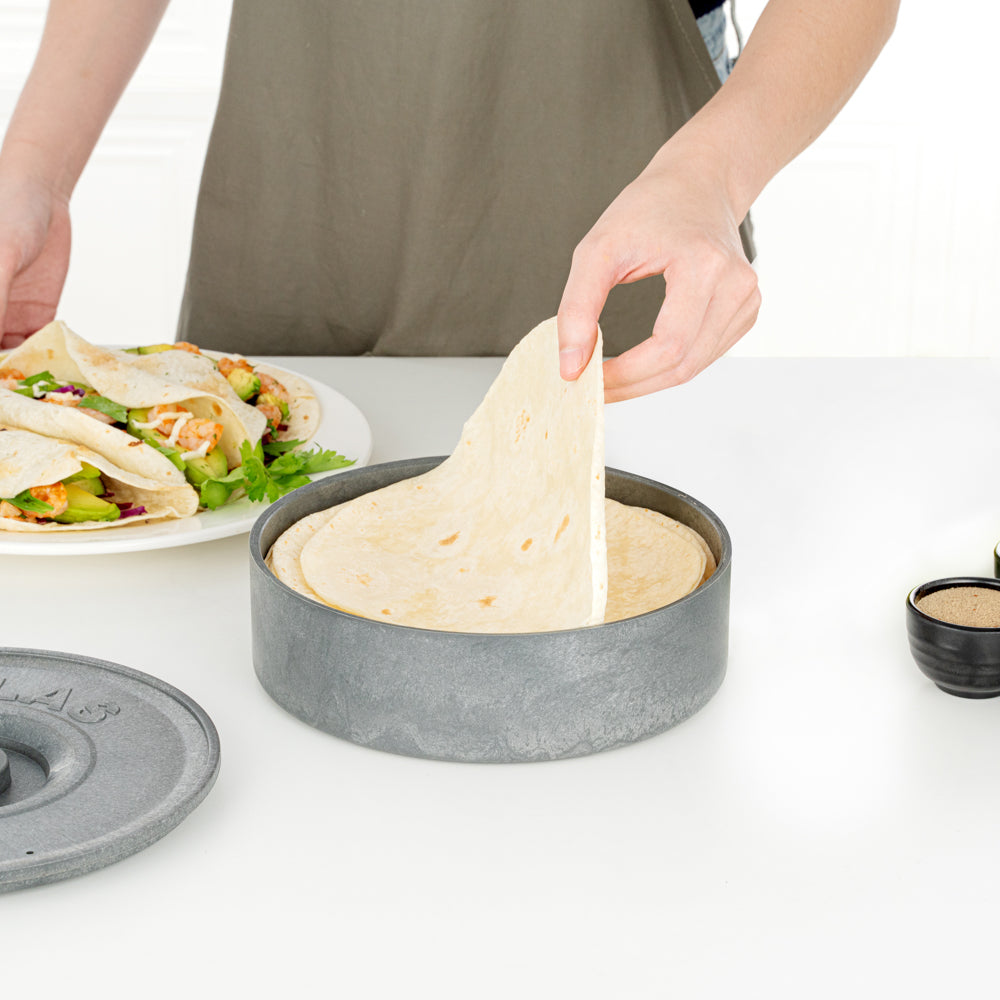 Chef 101 Round Gray Plastic Tortilla Warmer / Server - 8 1/2" x 8 1/2" x 2 1/4" - 10 count box