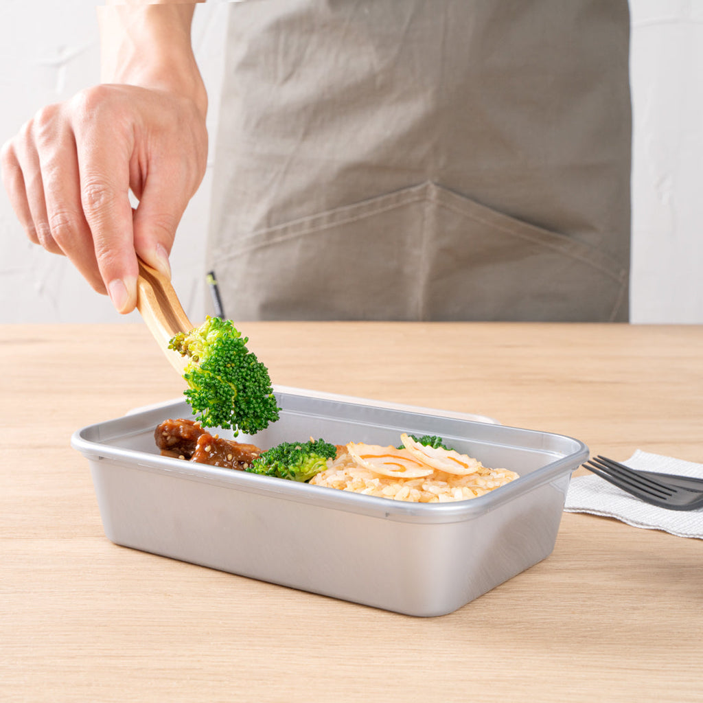 Futura 17 oz Silver Plastic Take Out Container - with Clear Lid, Microwavable - 6 3/4" x 4 1/2" x 2" - 100 count box
