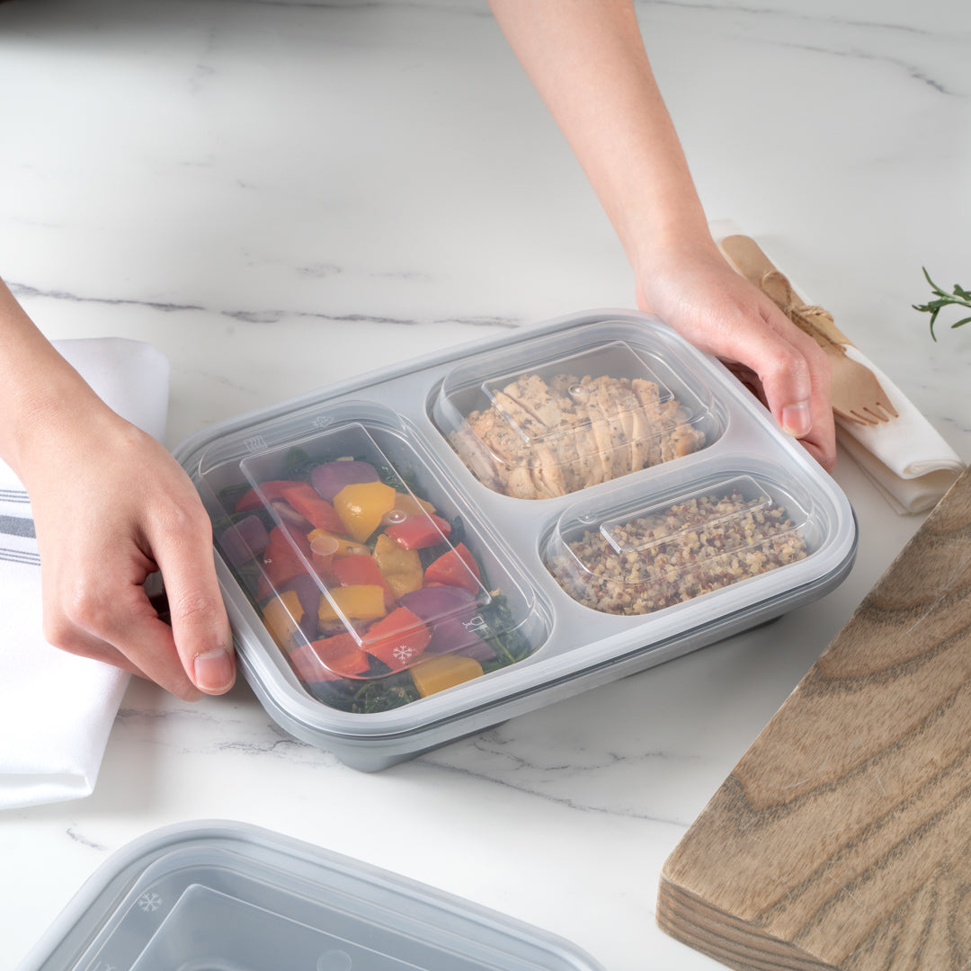 Futura 30 oz Silver Plastic Tamper-Evident 3-Compartment Container - with Clear Lid, Microwavable - 9 1/2" x 7 1/4" x 2" - 100 count box