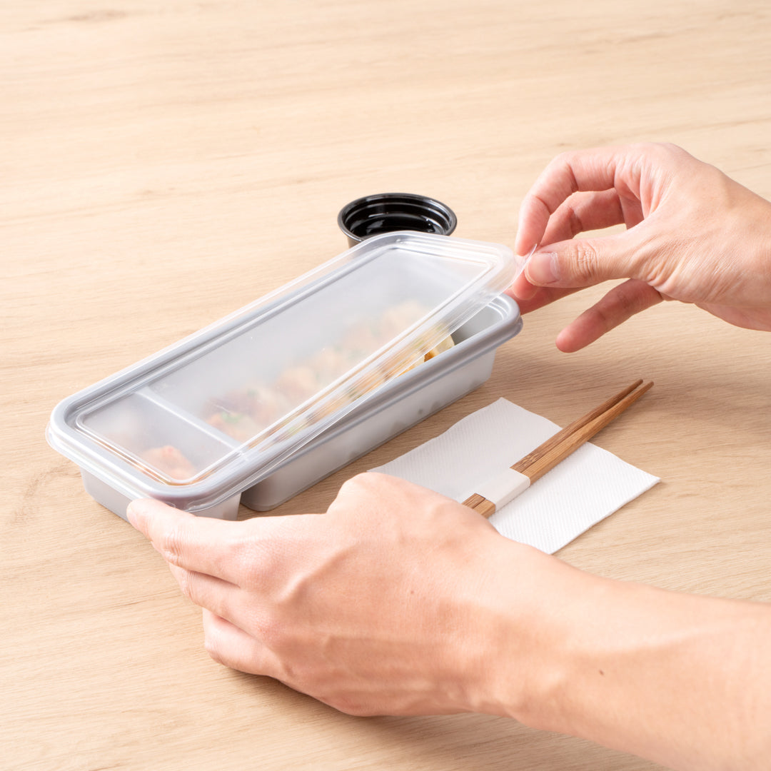 Futura 20 oz Silver Plastic 2-Compartment Catering Container - with Clear Lid, Microwavable - 8 3/4" x 3 3/4" x 1 3/4" - 100 count box