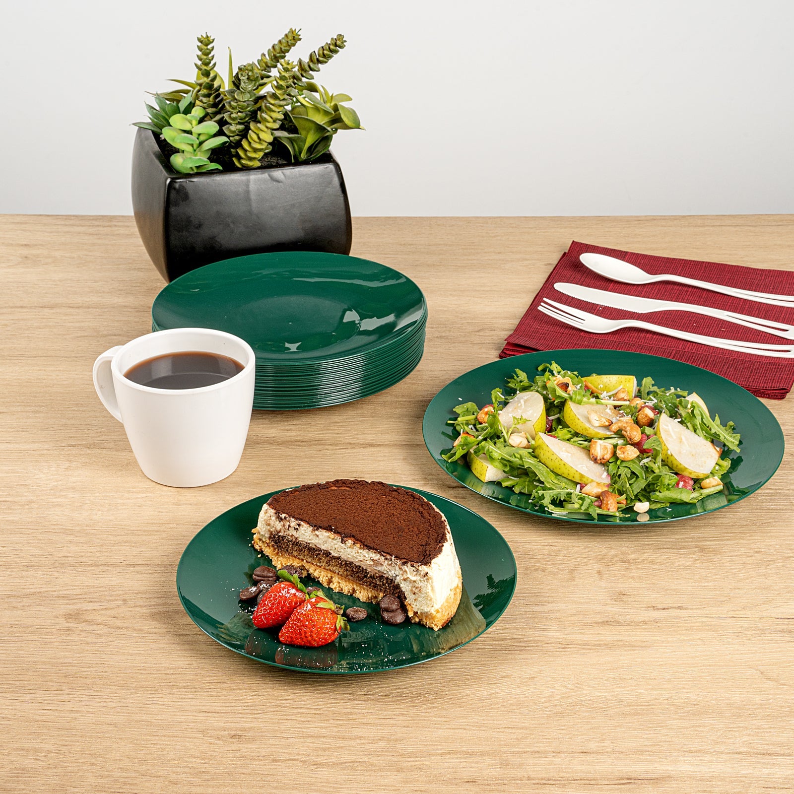 Moderna Round Forest Green Plastic Plate - 7 1/2" x 7 1/2" x 1/2" - 40 count box