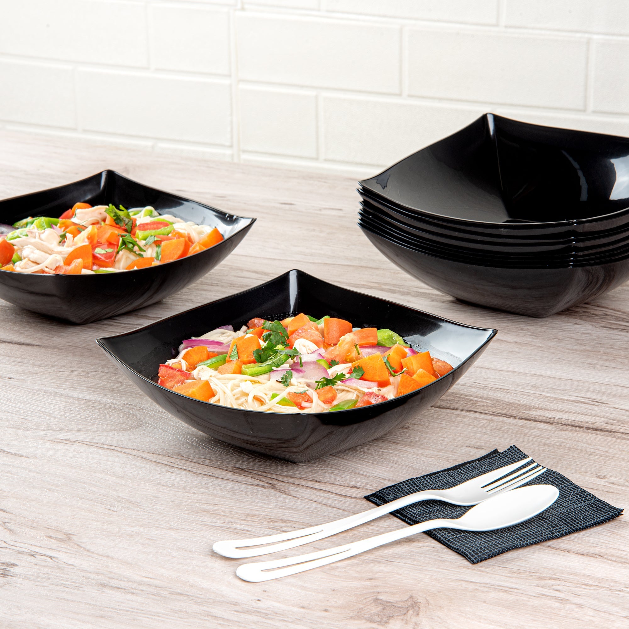 Moderna 32 oz Square Black Plastic Bowl - 7 3/4" x 7 3/4" x 2 1/4" - 10 count box