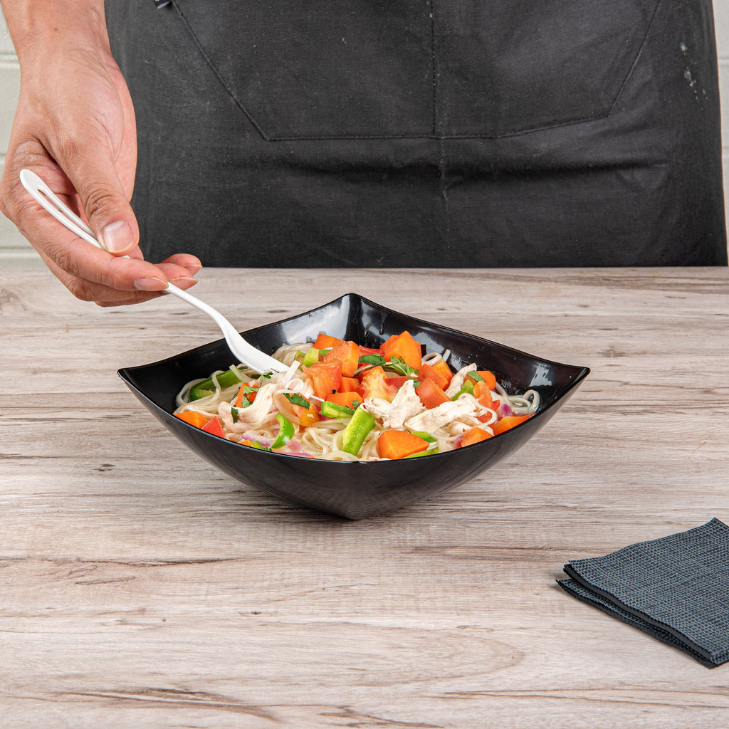Moderna 32 oz Square Black Plastic Bowl - 7 3/4" x 7 3/4" x 2 1/4" - 10 count box