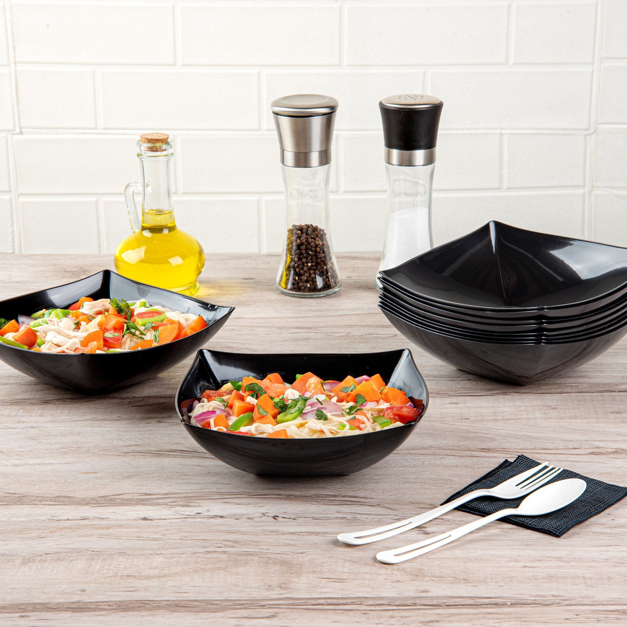 Moderna 32 oz Square Black Plastic Bowl - 7 3/4" x 7 3/4" x 2 1/4" - 100 count box