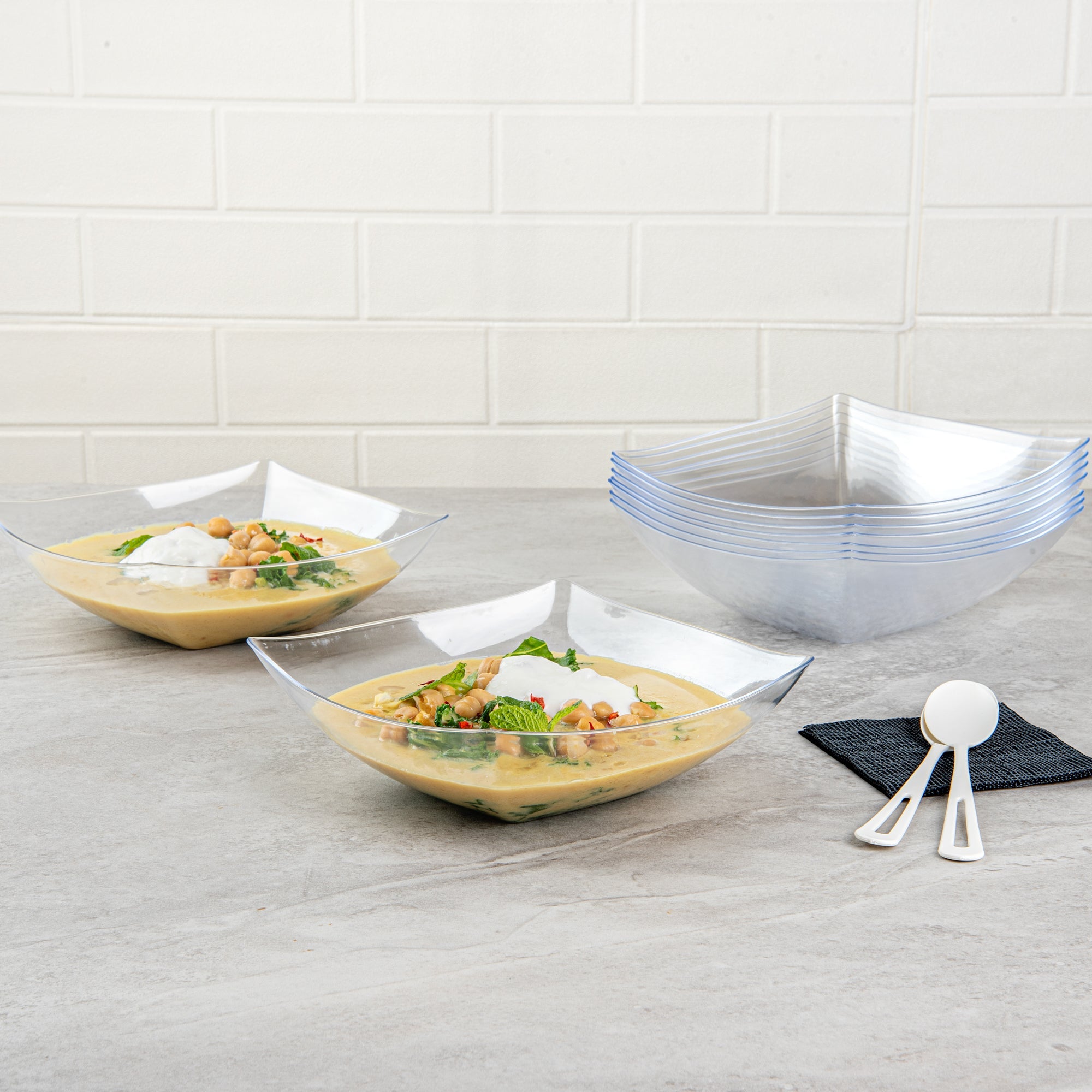 Moderna 32 oz Square Clear Plastic Bowl - 7 3/4" x 7 3/4" x 2 1/4" - 100 count box