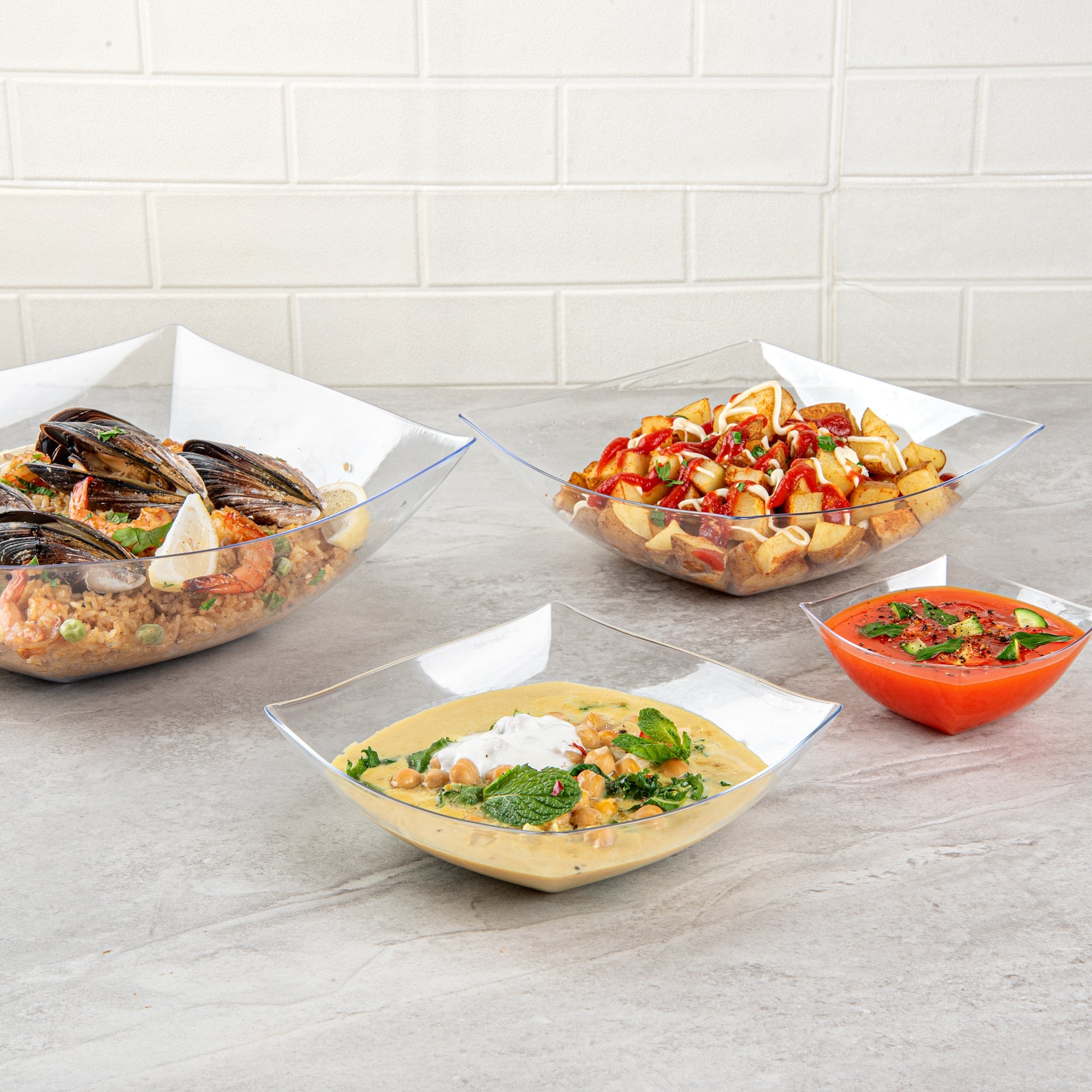 Moderna 32 oz Square Clear Plastic Bowl - 7 3/4" x 7 3/4" x 2 1/4" - 100 count box