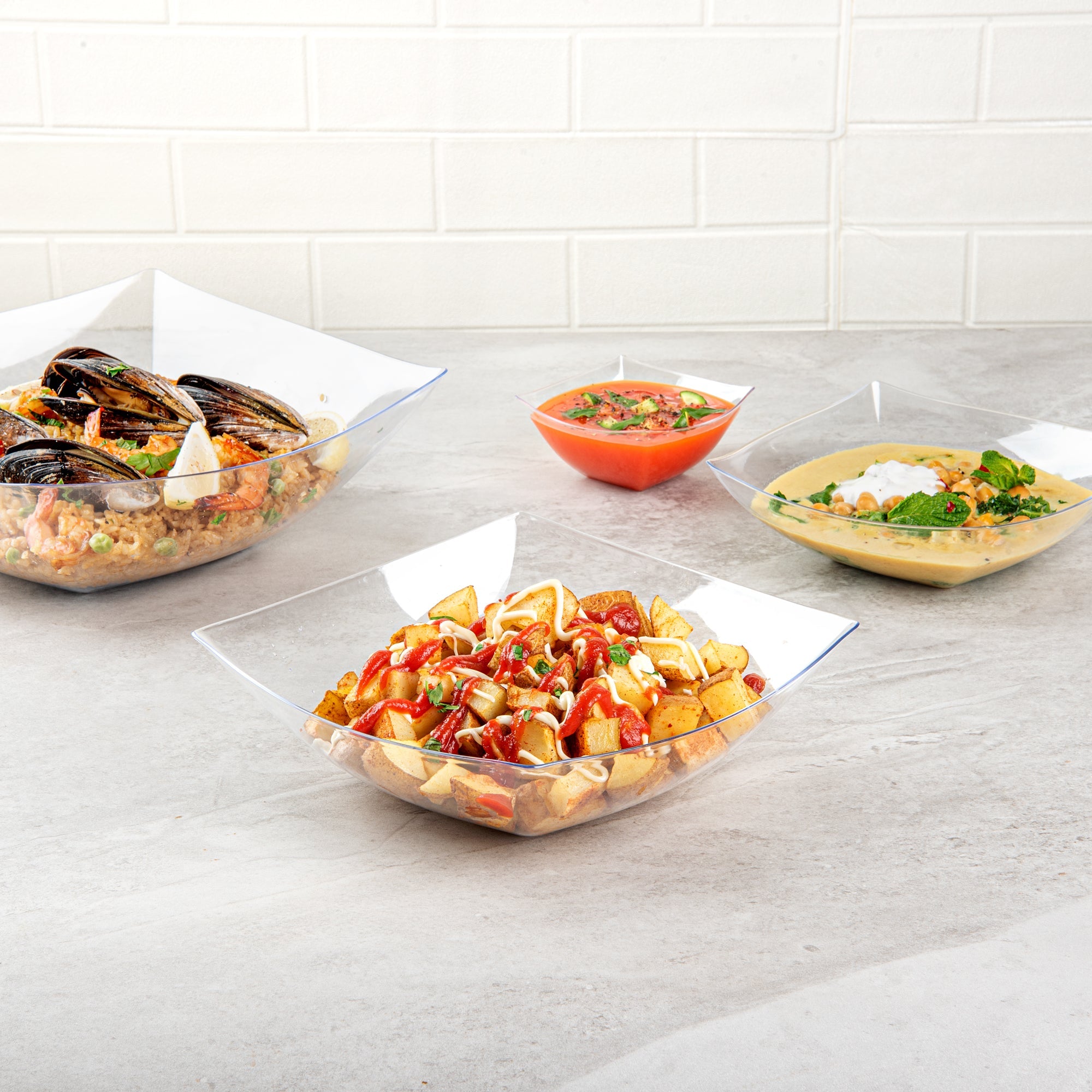 Moderna 64 oz Square Clear Plastic Serving Bowl - 9 3/4" x 9 3/4" x 3" - 100 count box