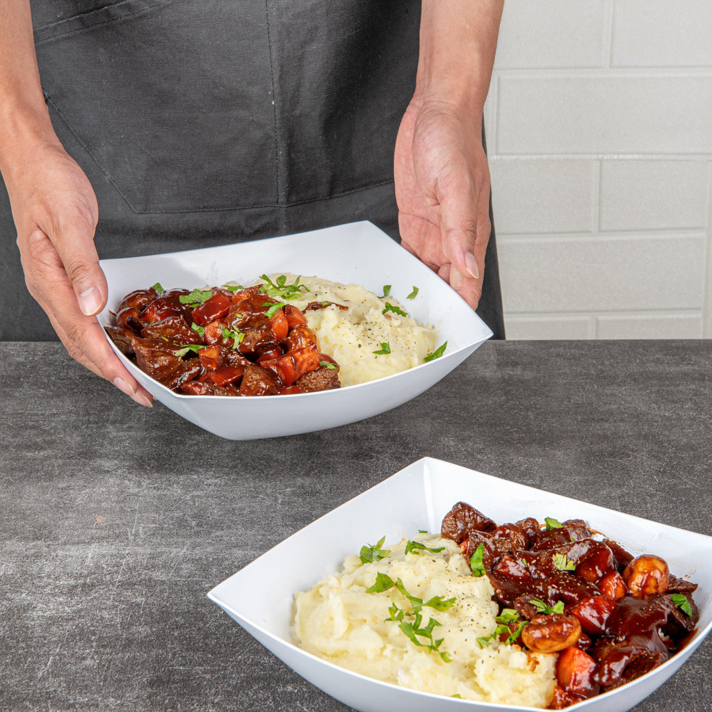 Moderna 64 oz Square White Plastic Serving Bowl - 9 3/4" x 9 3/4" x 3" - 10 count box