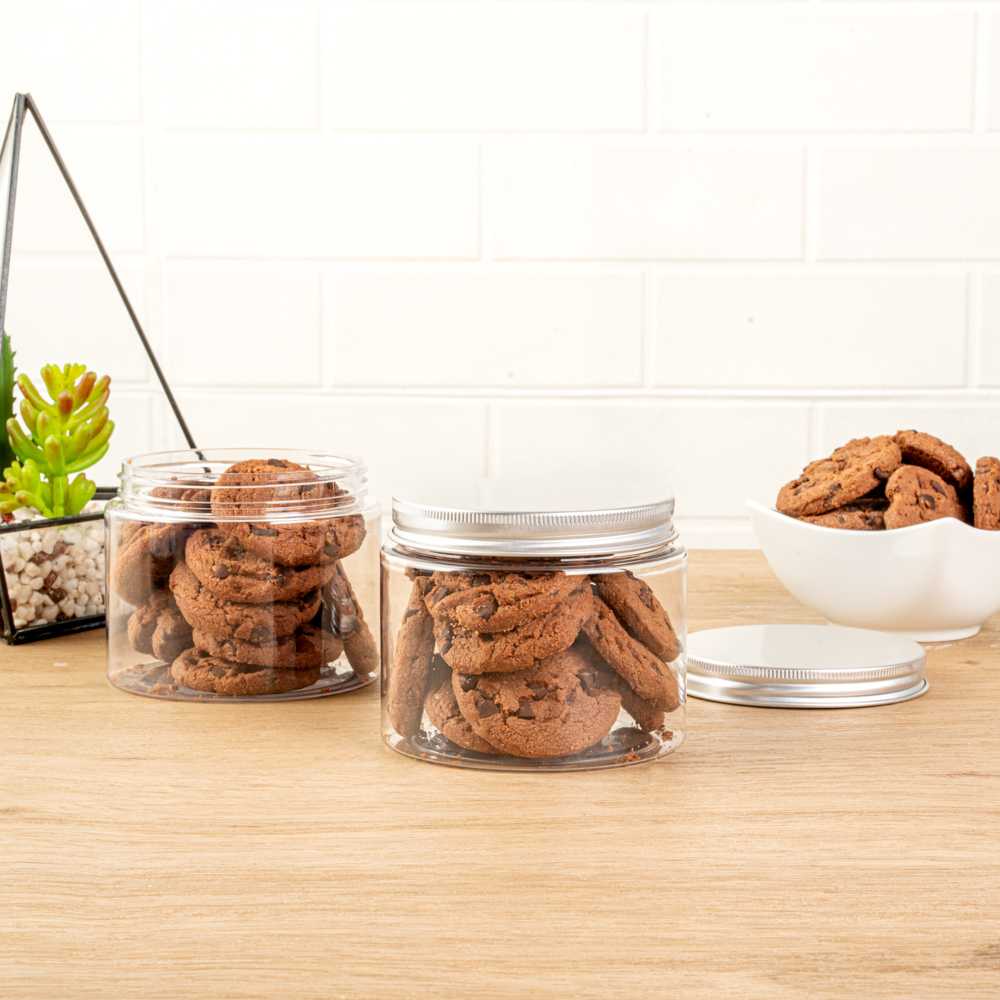 Chef 101 16 oz Round Clear Plastic Candy and Snack Jar - with Silver Aluminum Lid - 3 3/4" x 3 3/4" x 3" - 100 count box