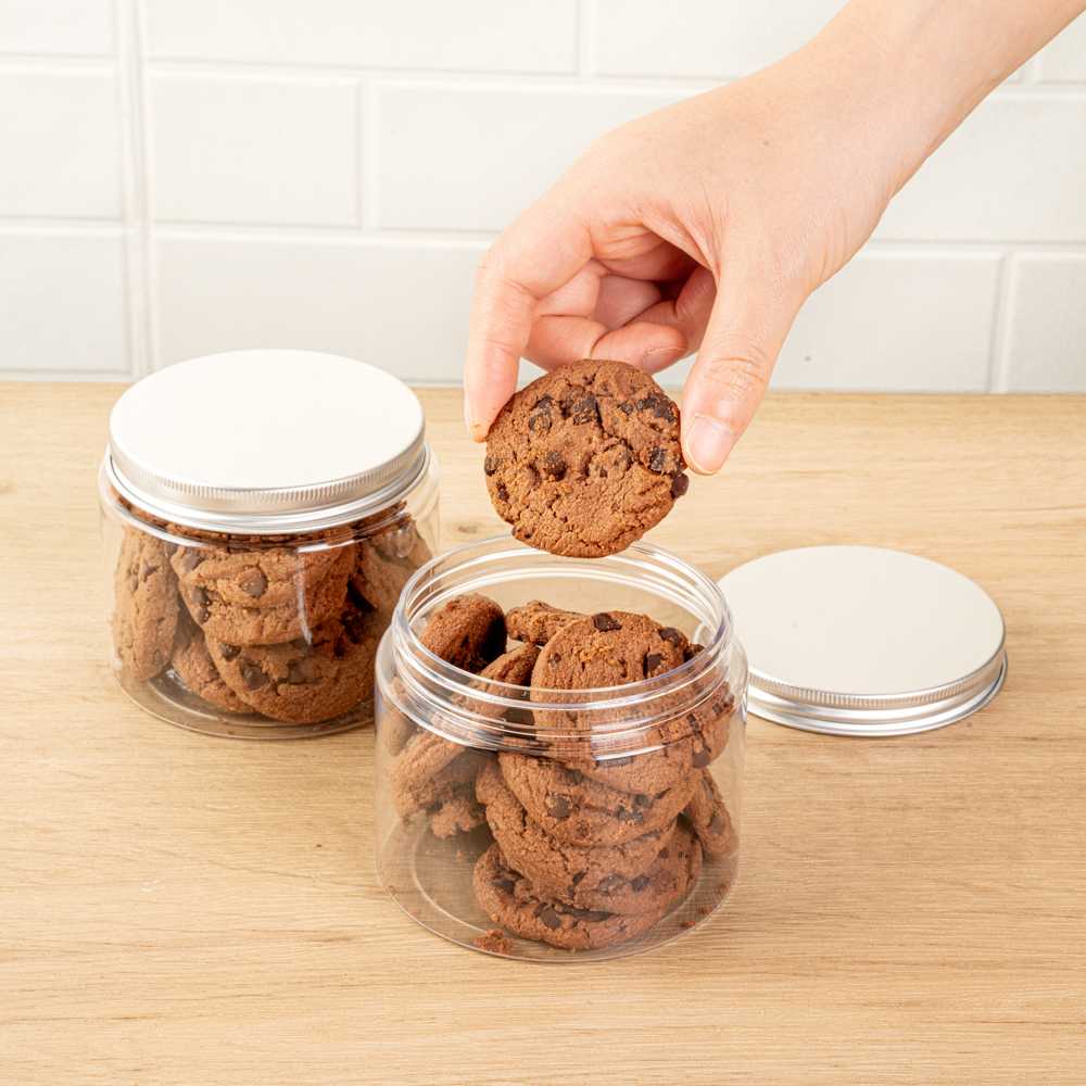 Chef 101 16 oz Round Clear Plastic Candy and Snack Jar - with Silver Aluminum Lid - 3 3/4" x 3 3/4" x 3" - 100 count box