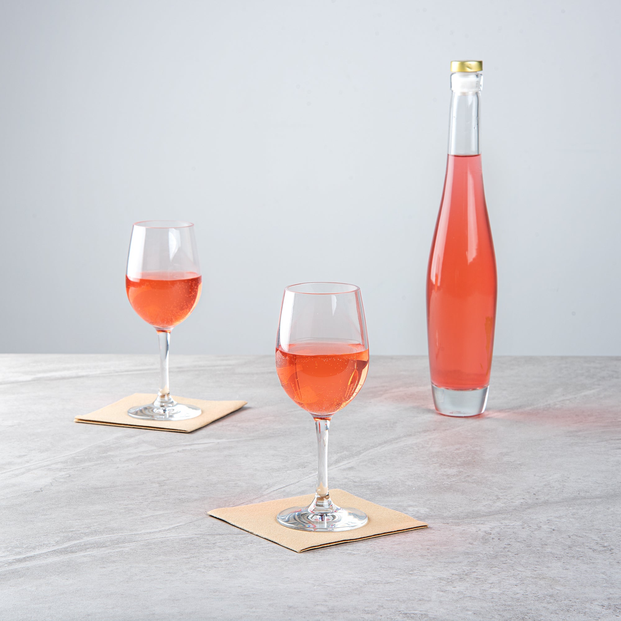 Bev Tek 9 oz Polycarbonate Wine Glass - 2 3/4" x 2 3/4" x 7" - 48 count box