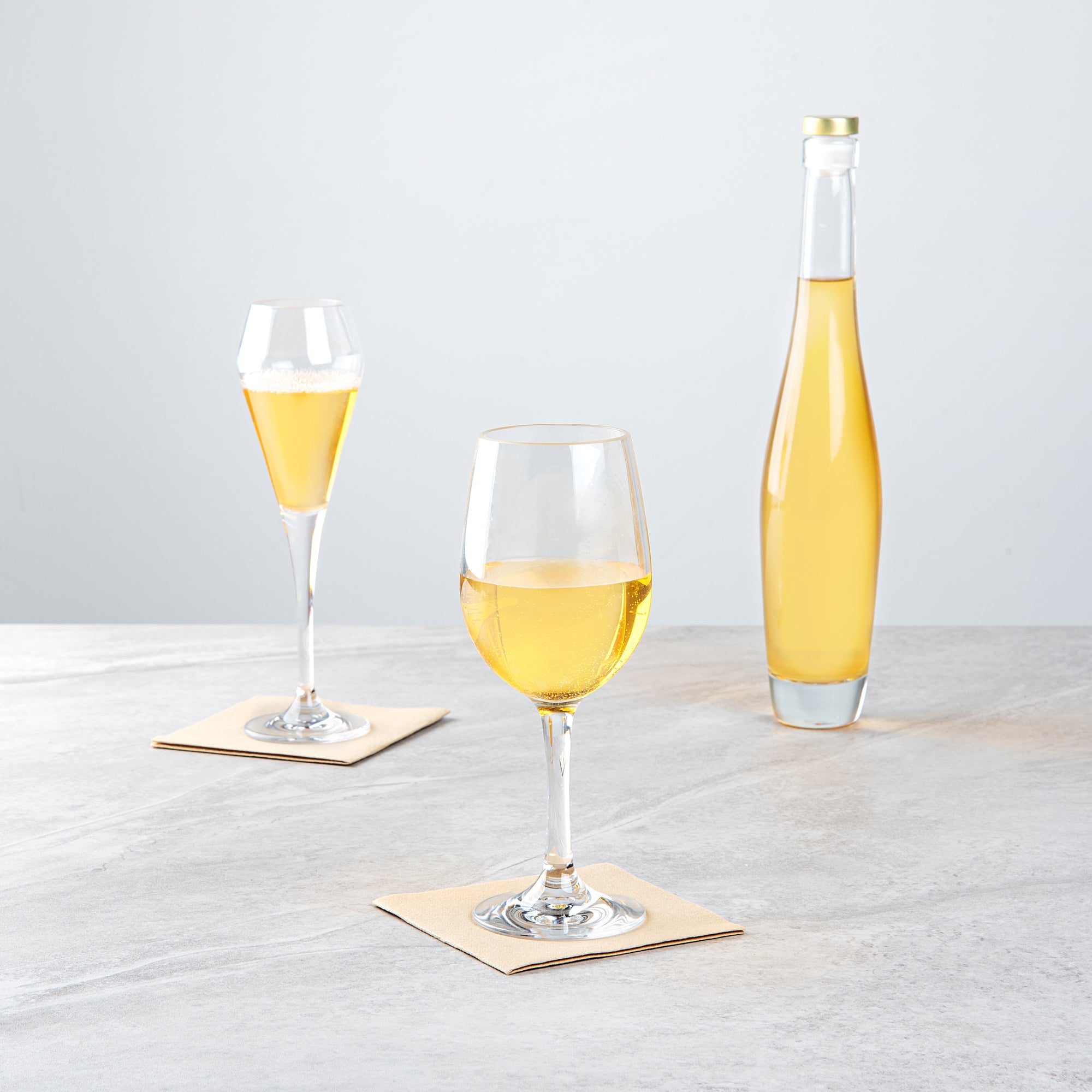 Bev Tek 14 oz Polycarbonate Wine Glass - 3 1/4" x 3 1/4" x 8 1/2" - 6 count box