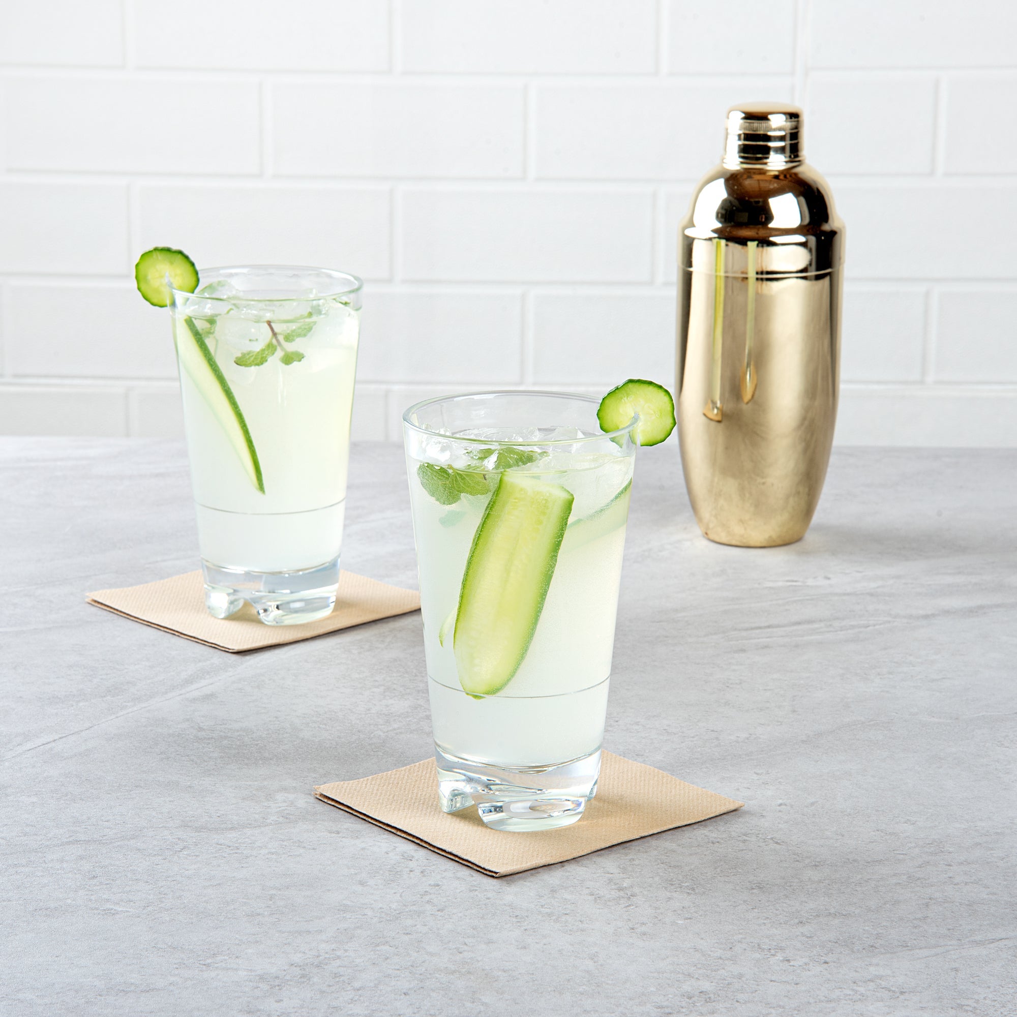 Bev Tek 18 oz Polycarbonate Highball Glass - Stackable - 3 1/2" x 3 1/2" x 6 1/4" - 48 count box