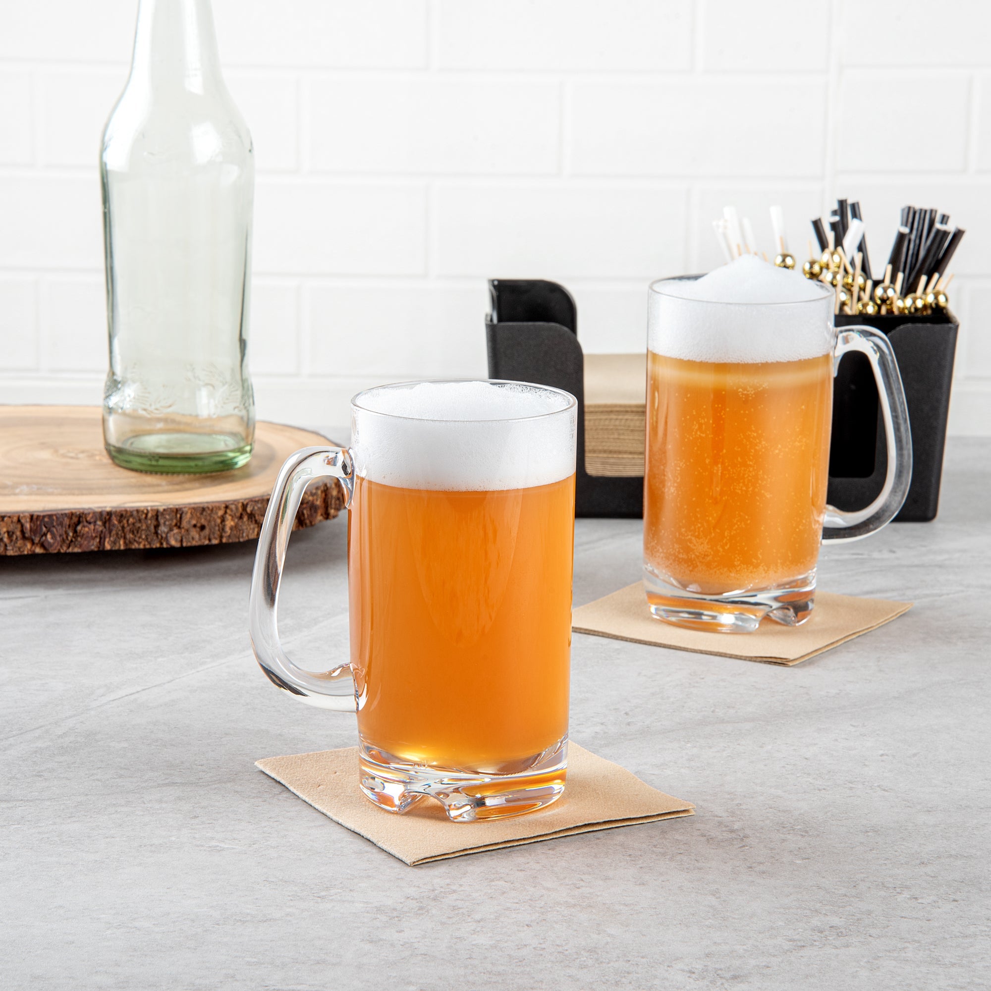 Bev Tek 18 oz Polycarbonate Beer Mug - 4 3/4" x 3 1/4" x 6" - 6 count box