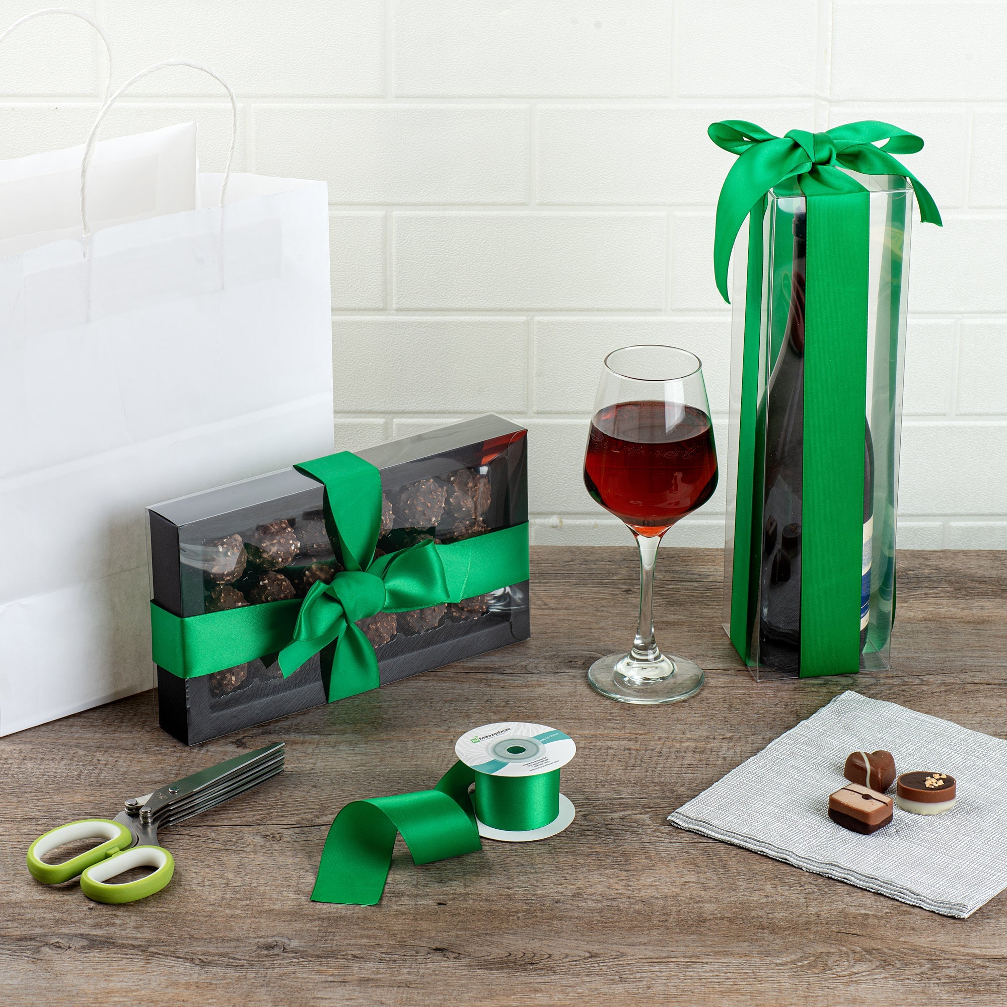 Gift Tek Emerald Green Polyester Satin Ribbon - Single Face - 1 1/2" x 10 yds - 1 count box
