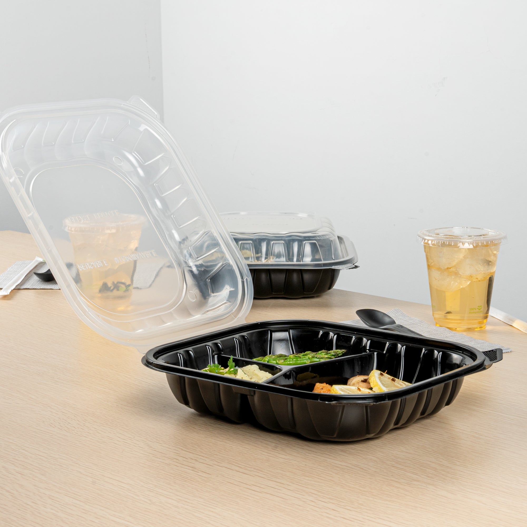 Thermo Tek 54 oz Black Plastic Clamshell Container - 3 Compartments, Microwavable - 10 1/4" x 9" x 3" - 50 count box