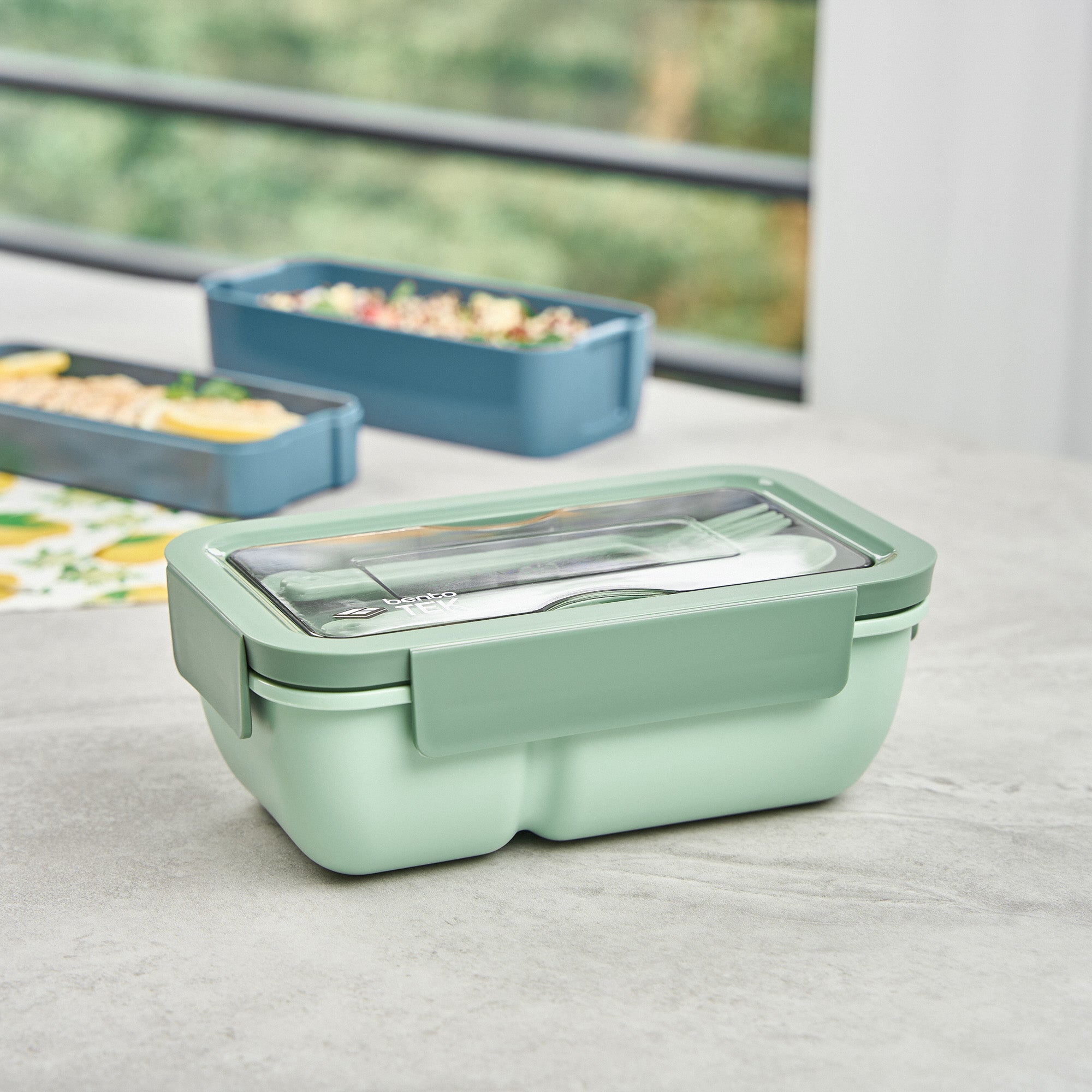 Bento Tek 29 oz Green Lunch Box - BPA-Free, Microwave-Safe, with Fork and Spoon - 7 3/4" x 4 3/4" x 2 3/4" - 1 count box