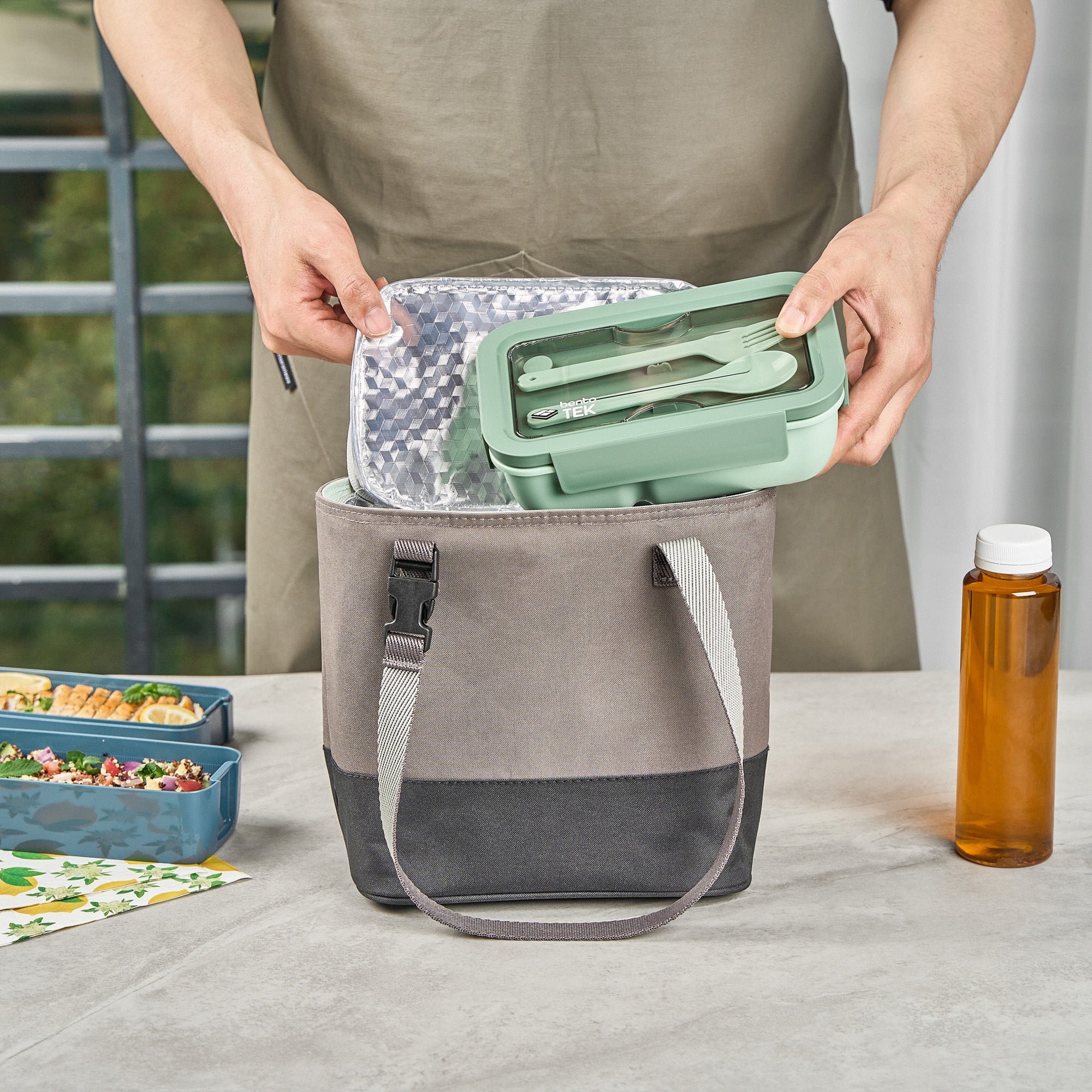 Bento Tek 29 oz Green Lunch Box - BPA-Free, Microwave-Safe, with Fork and Spoon - 7 3/4" x 4 3/4" x 2 3/4" - 10 count box