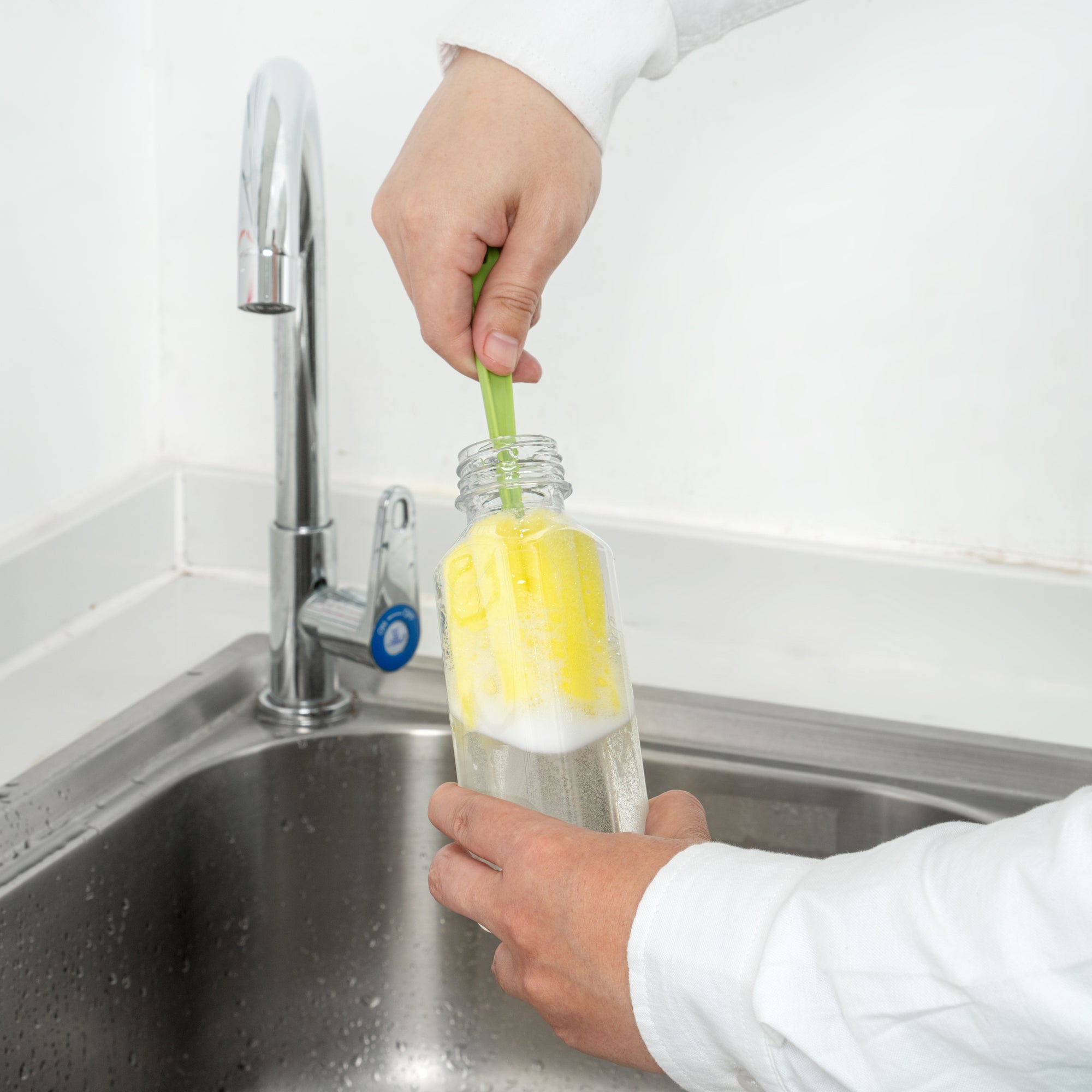 Bottle Tek 100 Square Clear 12 oz Plastic Juice Bottles with Safety Caps - Includes 100 Labels, 10 Funnels and 10 Cleaning Brushes