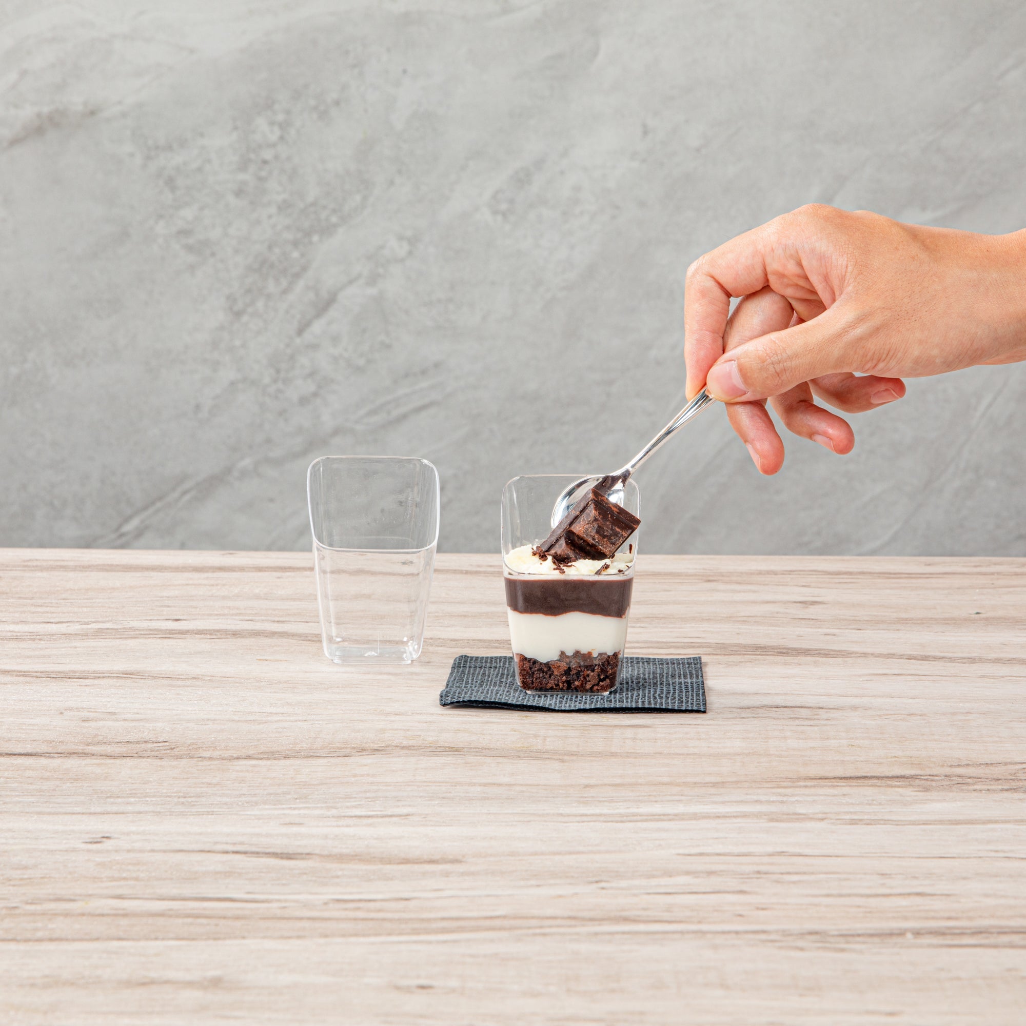 Mini Serve 2 oz Square Clear Plastic Dessert Cup Slanted - 2 1/4'' x 2 1/4'' x 3'' - 100 count box