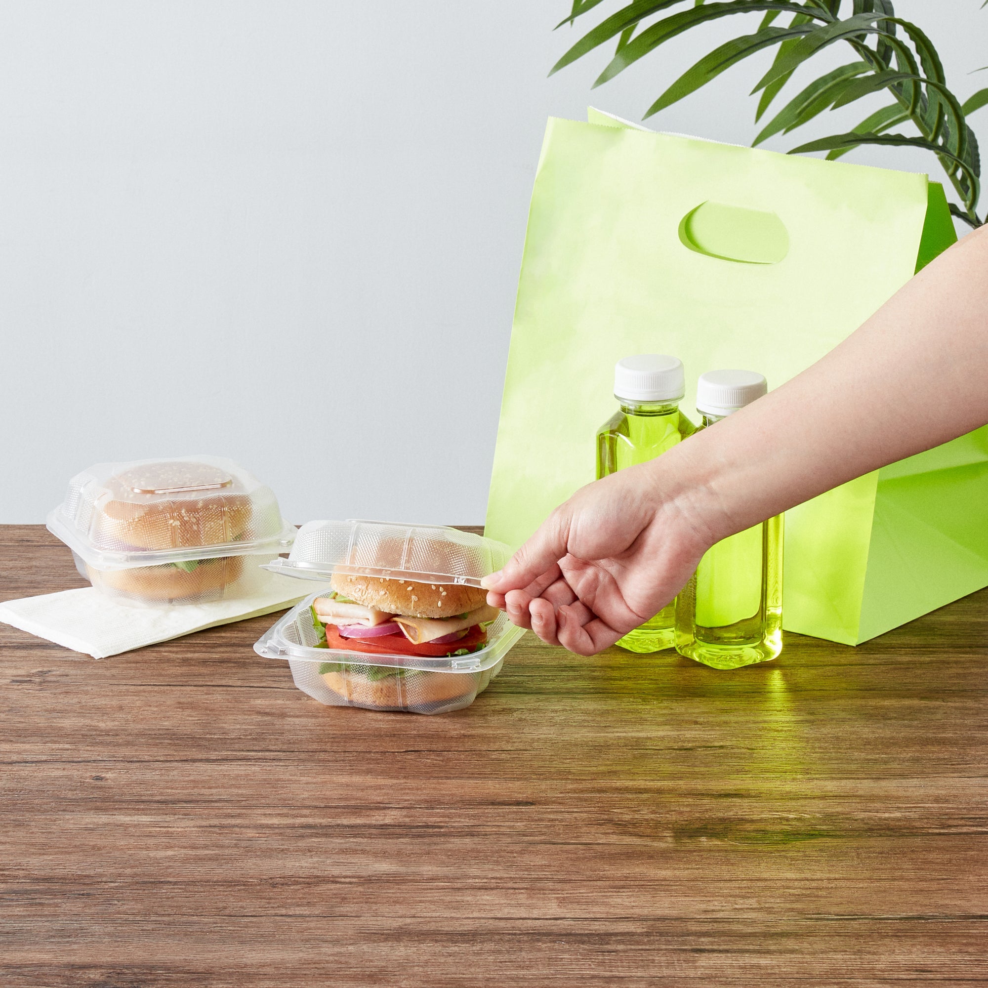 Chef 101 13 oz Square Clear Plastic Clamshell Container - Microwavable - 5 1/2" x 5 1/2" x 2 3/4" - 100 count box