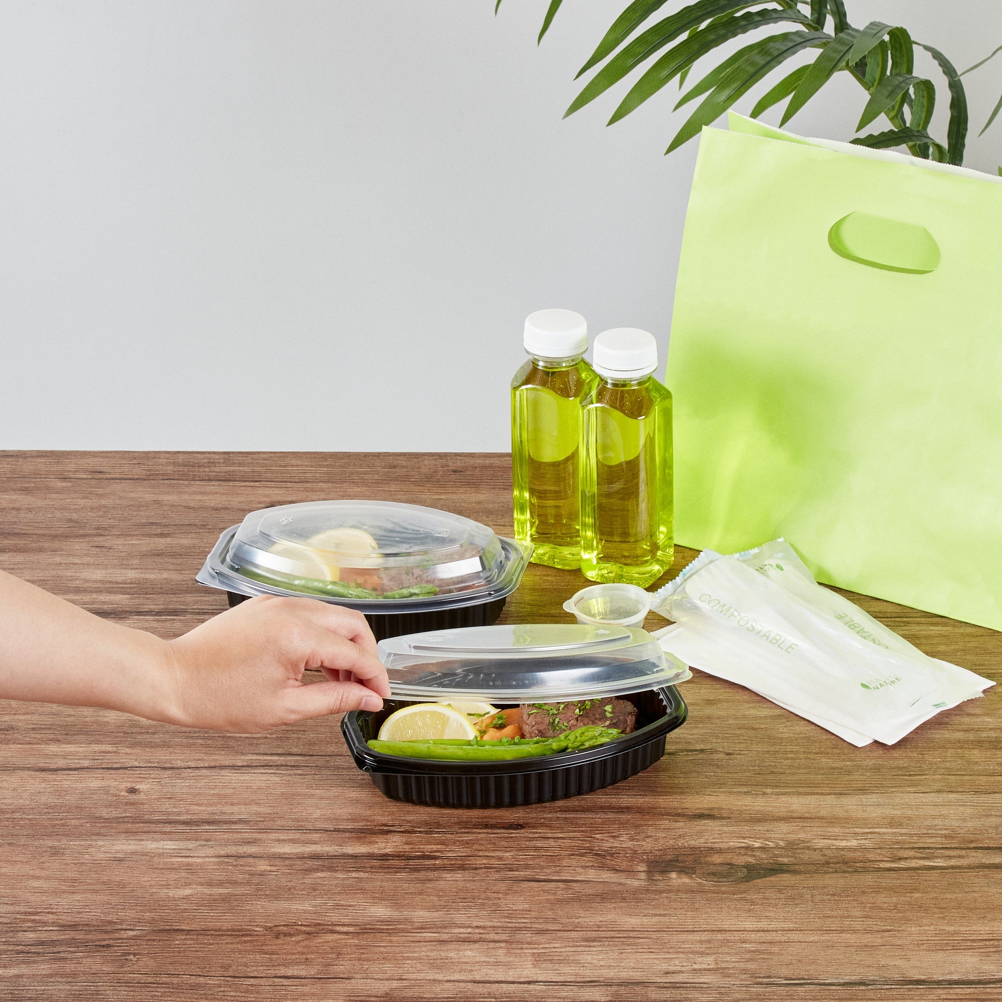 Chef 101 16 oz Oval Black Plastic Food Container - with Clear Lid, Microwavable - 8" x 5 1/2" x 2 1/4" - 50 count box