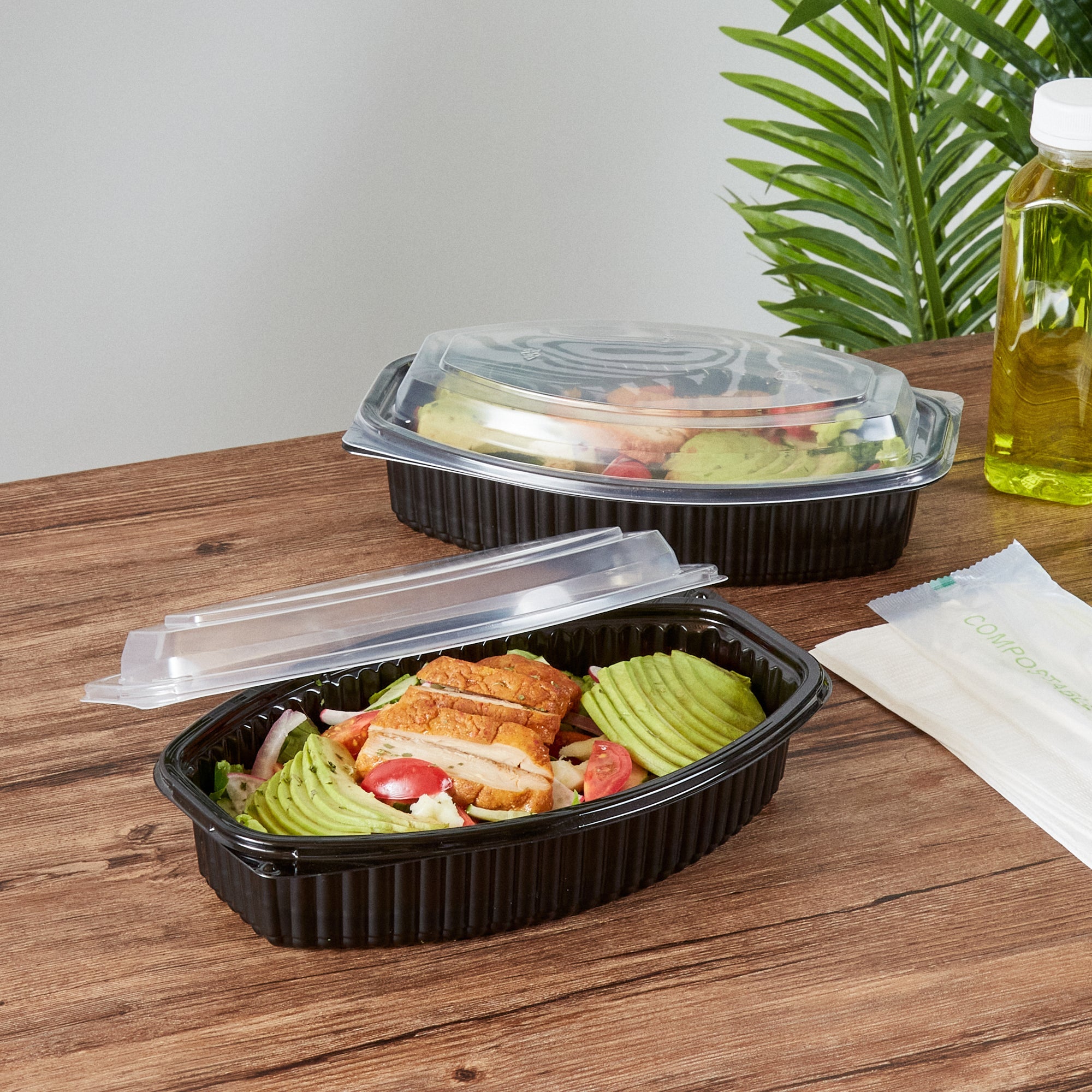 Chef 101 28 oz Oval Black Plastic Food Container - with Clear Lid, Microwavable - 9 1/4" x 5 3/4" x 2 3/4" - 100 count box