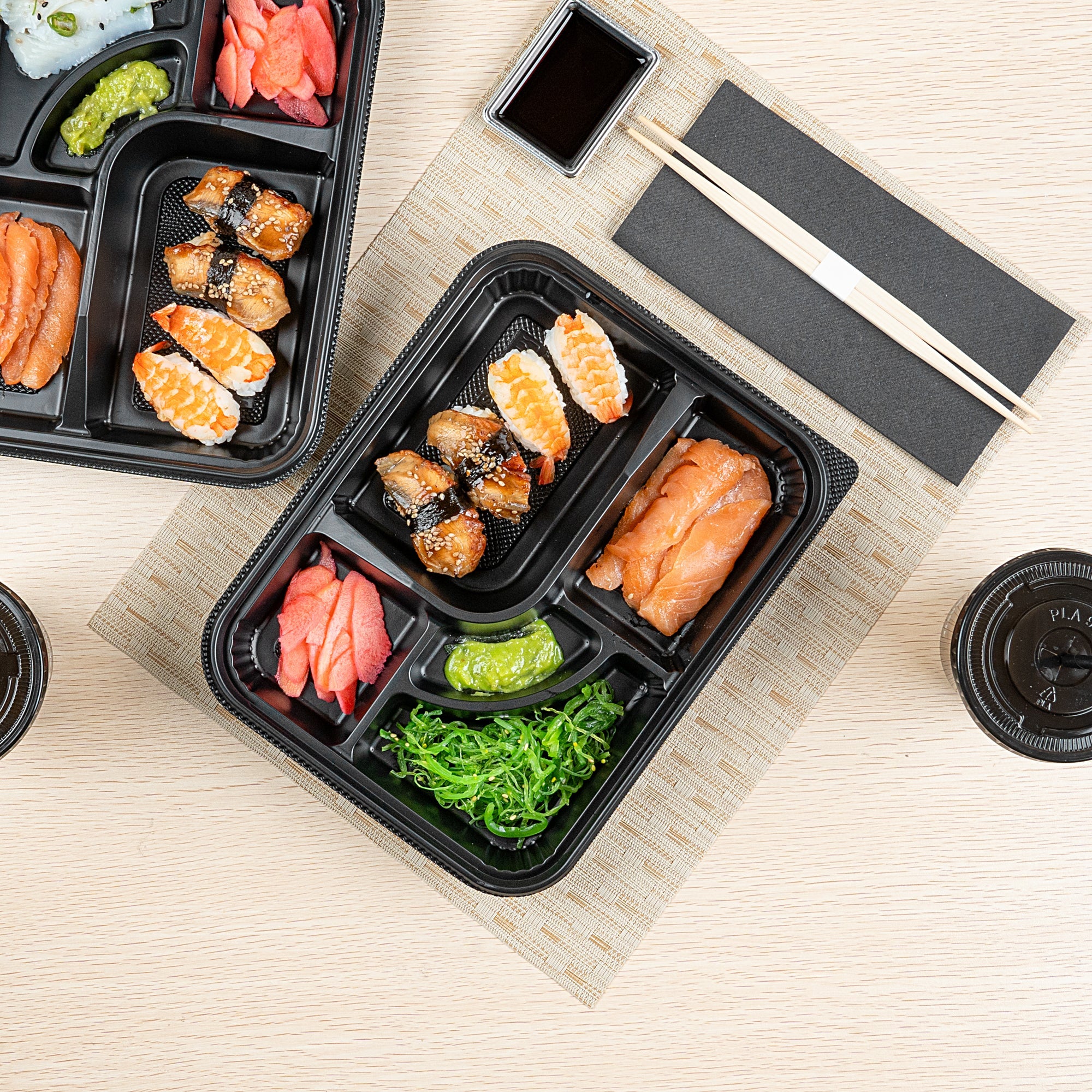 Bento Tek 26 oz Rectangle Black Plastic Bento Box - 5 Compartments - 10 1/2" x 8" x 1 3/4" - 100 count box