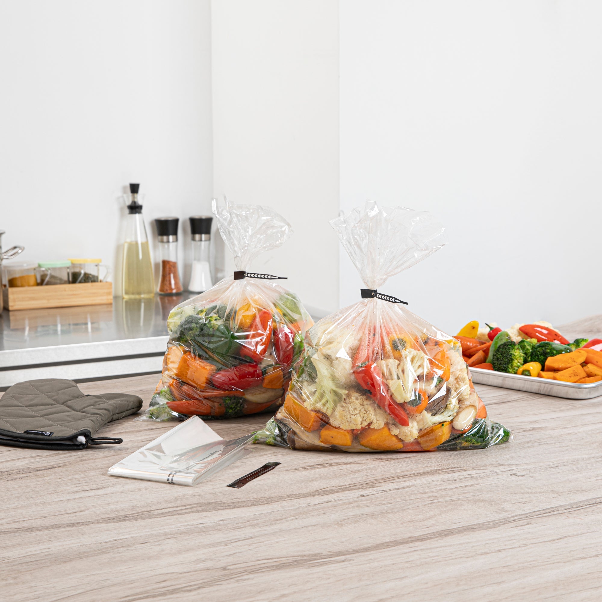Fresh Hero Clear Plastic Oven Bag - with Ties, BPA-Free - 14" x 17" - 200 count box