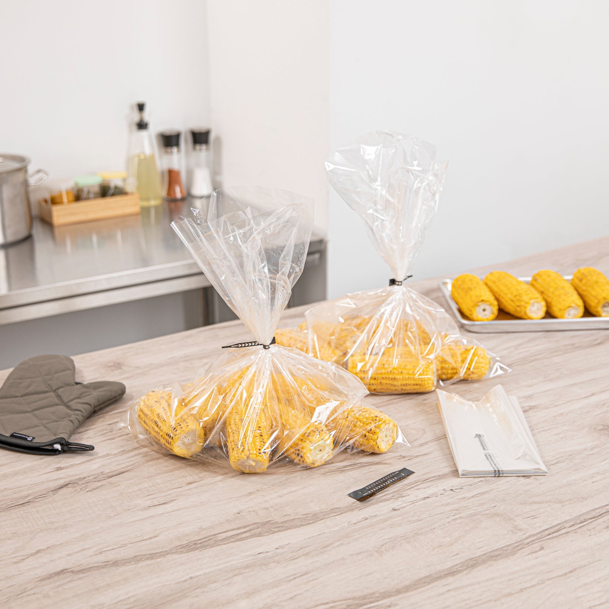 Fresh Hero Clear Plastic Oven Bag - with Ties, BPA-Free - 17" x 21 1/2" - 200 count box