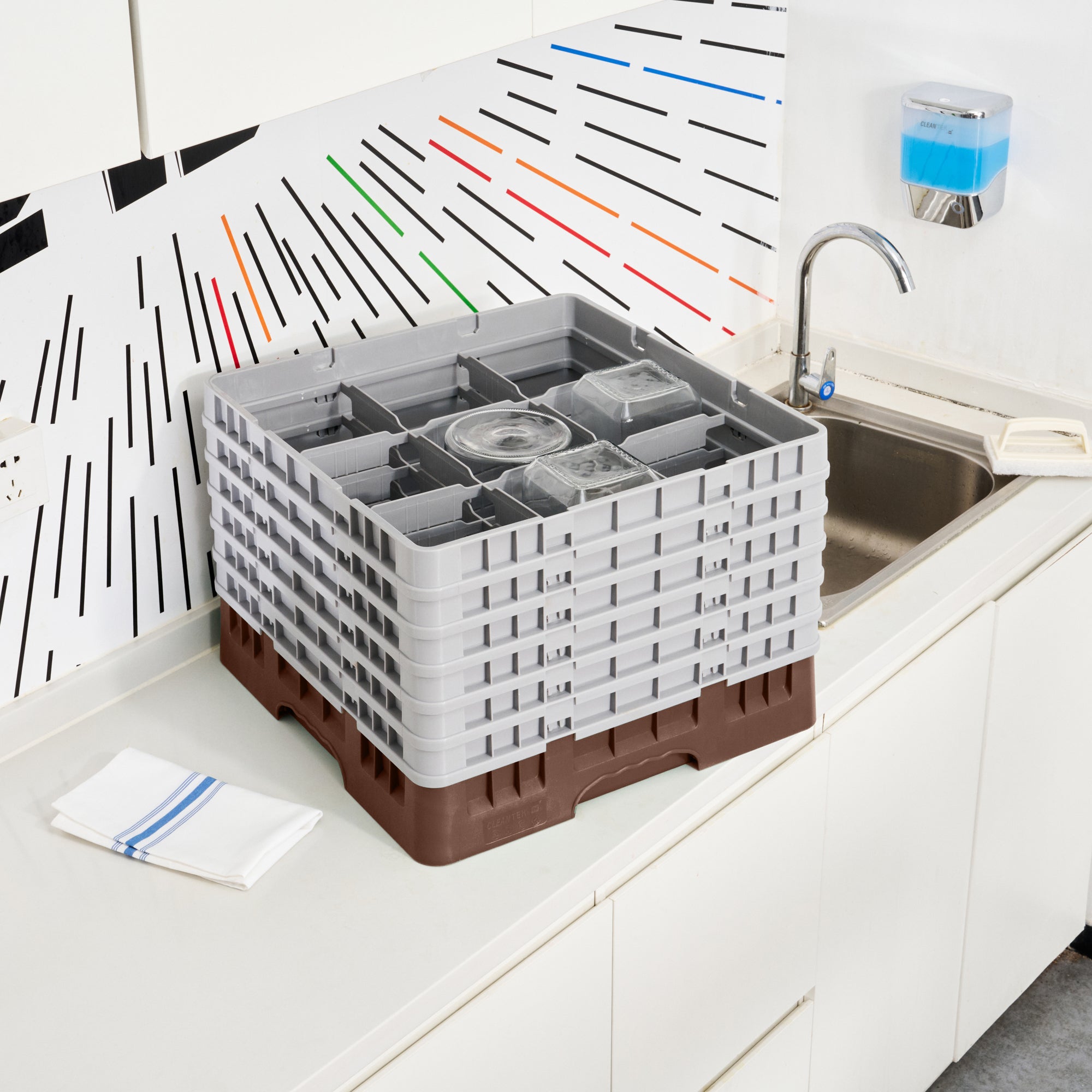 Clean Tek Professional Brown Glass Rack - 9 Compartments, 1 Full Drop and 5 Half Drop Extenders - 19 3/4" x 19 3/4" x 13 3/4" - 1 count box