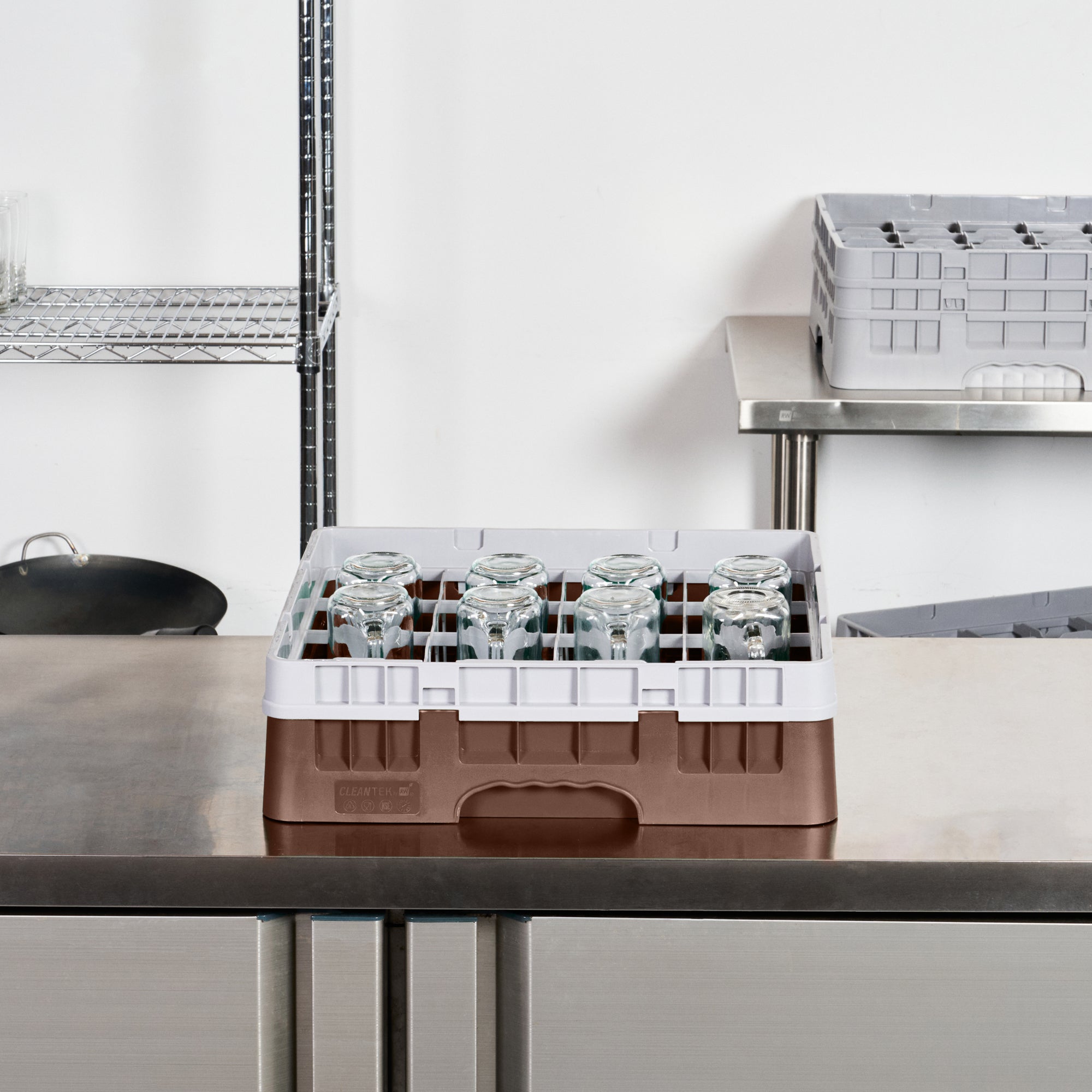 Clean Tek Professional Brown Glass Rack - 16 Compartments, 1 Full Drop Extender - 19 3/4" x 19 3/4" x 5 3/4" - 1 count box
