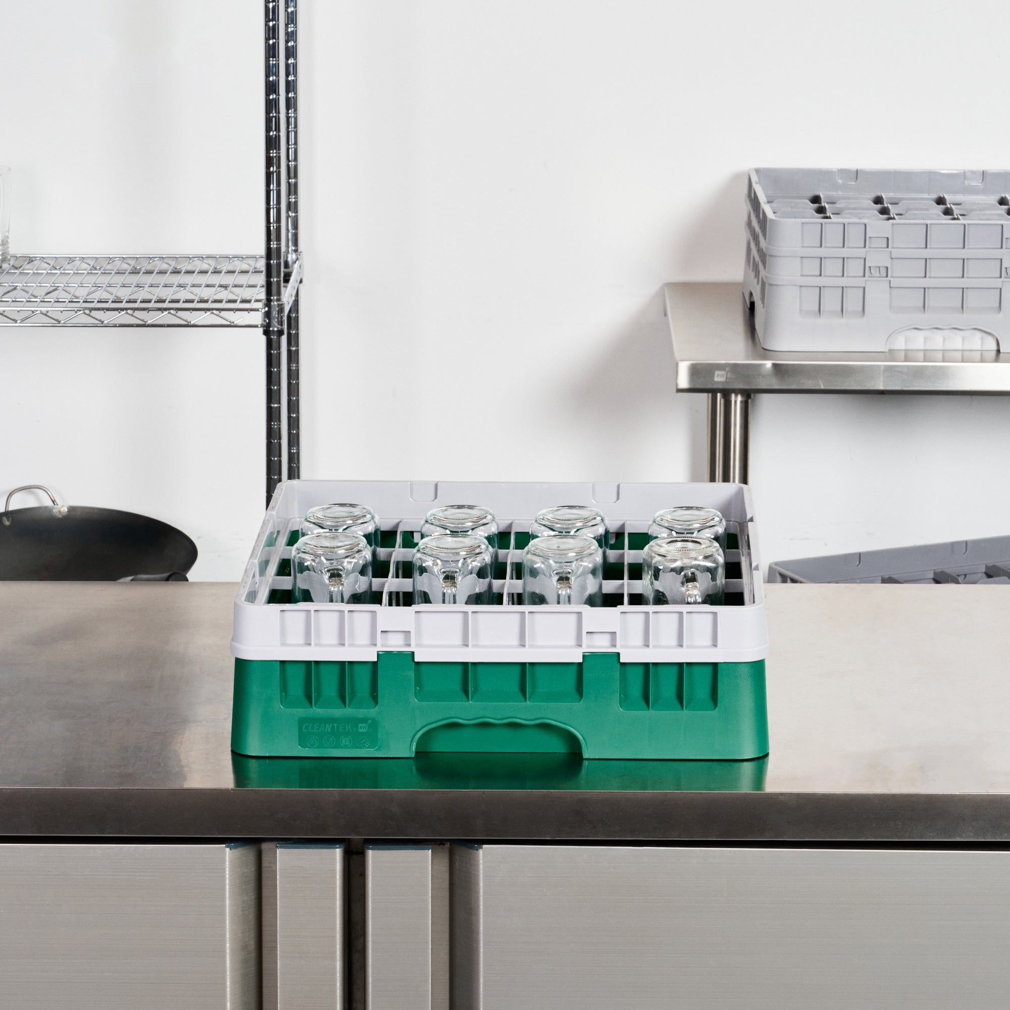 Clean Tek Professional Green Glass Rack - 16 Compartments, 1 Full Drop Extender - 19 3/4" x 19 3/4" x 5 3/4" - 1 count box
