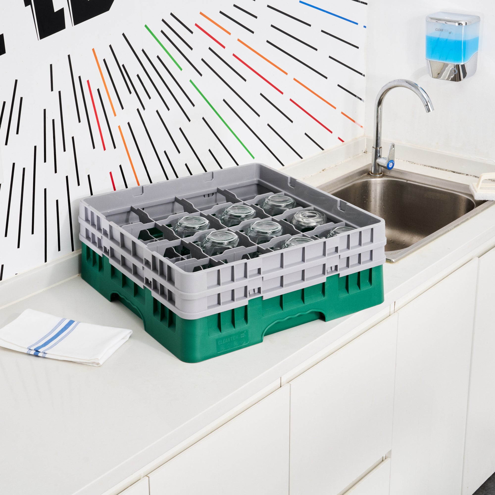 Clean Tek Professional Green Glass Rack - 16 Compartments, 1 Full Drop and 1 Half Drop Extender - 19 3/4" x 19 3/4" x 7 1/4" - 1 count box