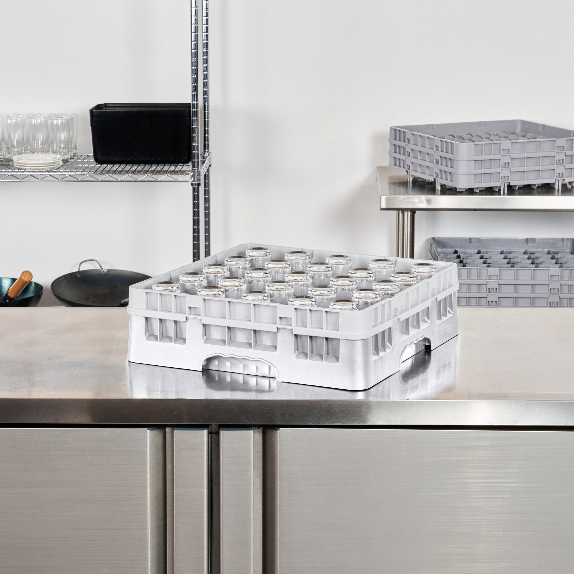 Clean Tek Professional Gray Glass Rack - 25 Compartments, 1 Full Drop Extender - 19 3/4" x 19 3/4" x 5 3/4" - 1 count box
