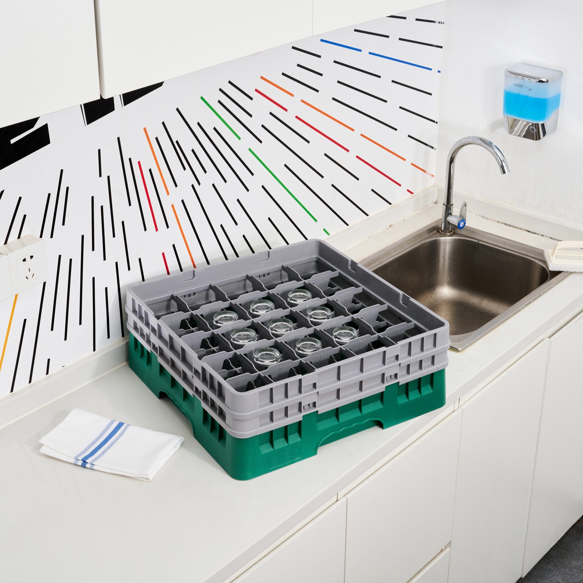 Clean Tek Professional Green Glass Rack - 25 Compartments, 1 Full Drop and 1 Half Drop Extender - 19 3/4" x 19 3/4" x 7 1/4" - 1 count box