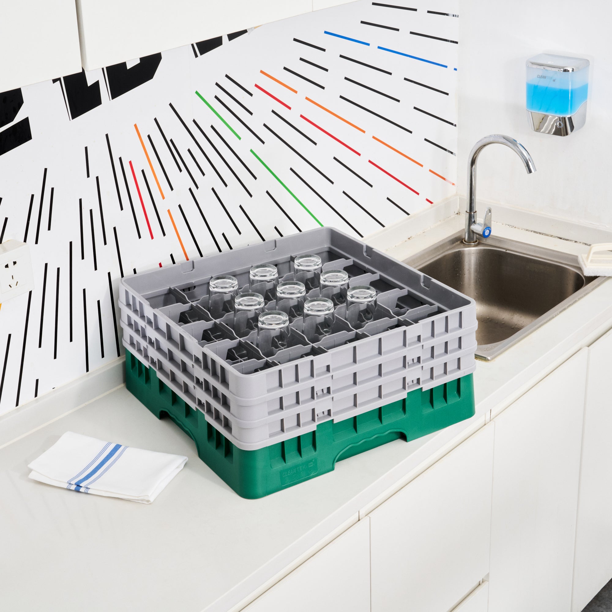 Clean Tek Professional Green Glass Rack - 25 Compartments, 1 Full Drop and 2 Half Drop Extenders - 19 3/4" x 19 3/4" x 8 3/4" - 1 count box