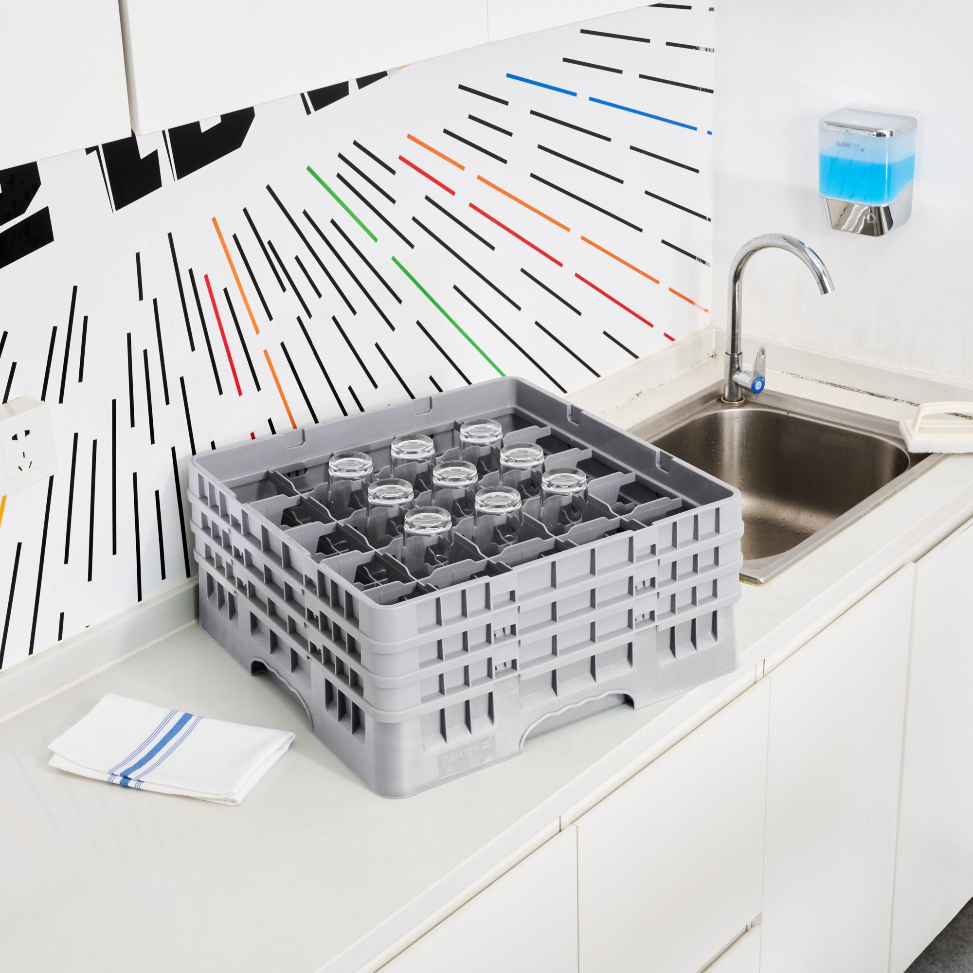 Clean Tek Professional Gray Glass Rack - 25 Compartments, 1 Full Drop and 2 Half Drop Extenders - 19 3/4" x 19 3/4" x 8 3/4" - 1 count box