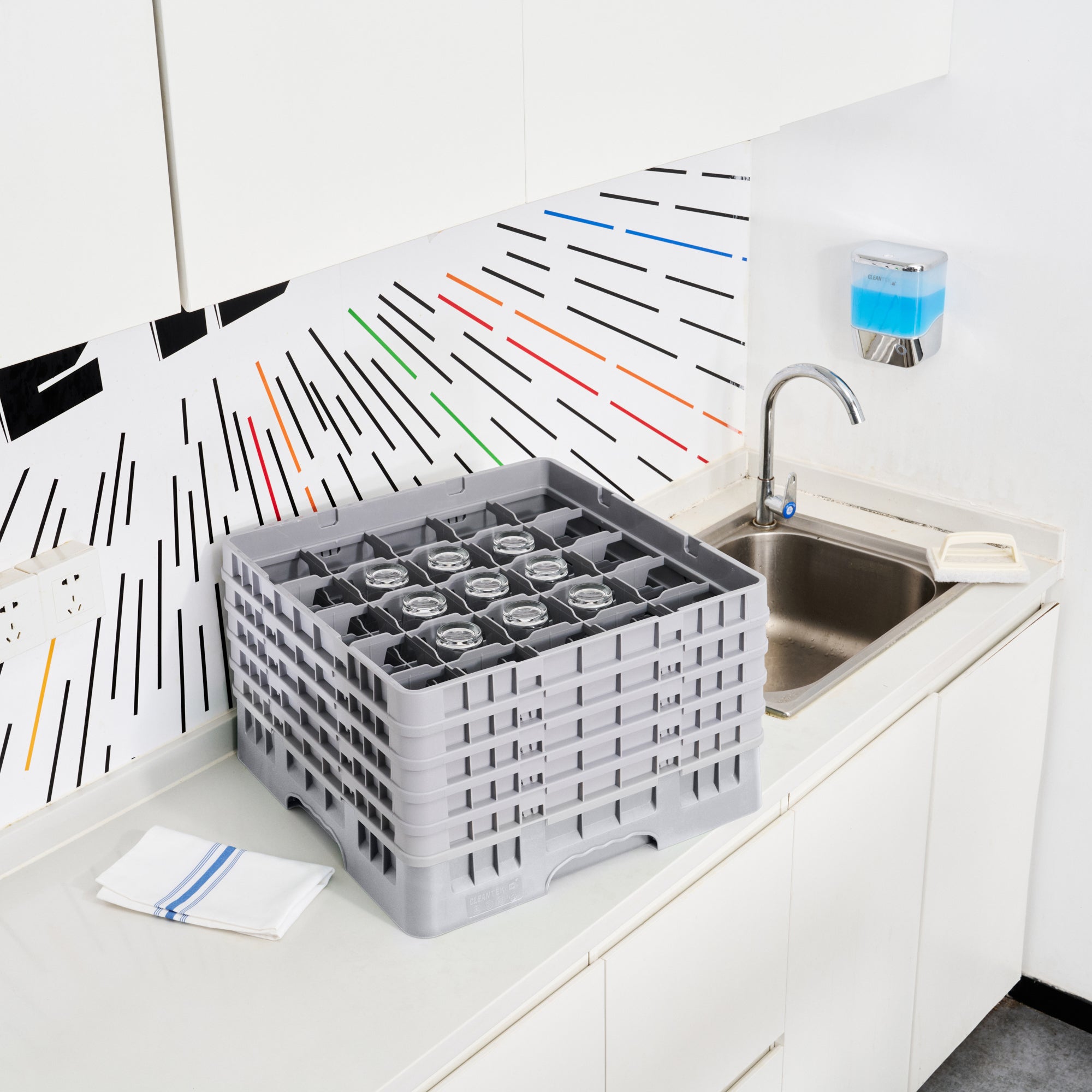 Clean Tek Professional Gray Glass Rack - 25 Compartments, 1 Full Drop and 4 Half Drop Extenders - 19 3/4" x 19 3/4" x 12 1/4" - 1 count box