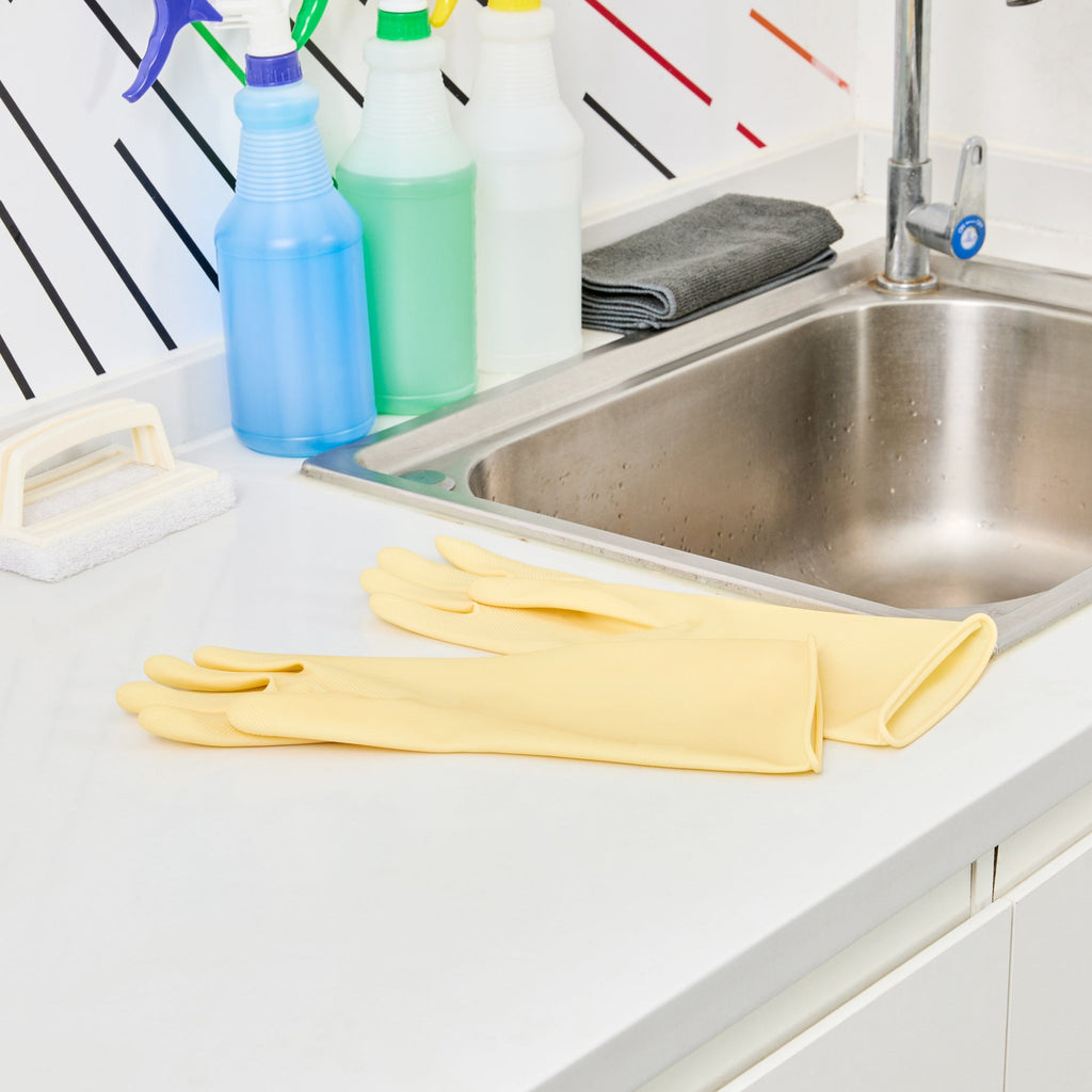 Clean Tek Professional Yellow Medium Latex Gloves - 22 mil - 13" x 4 1/4" - Pair - 10 count box