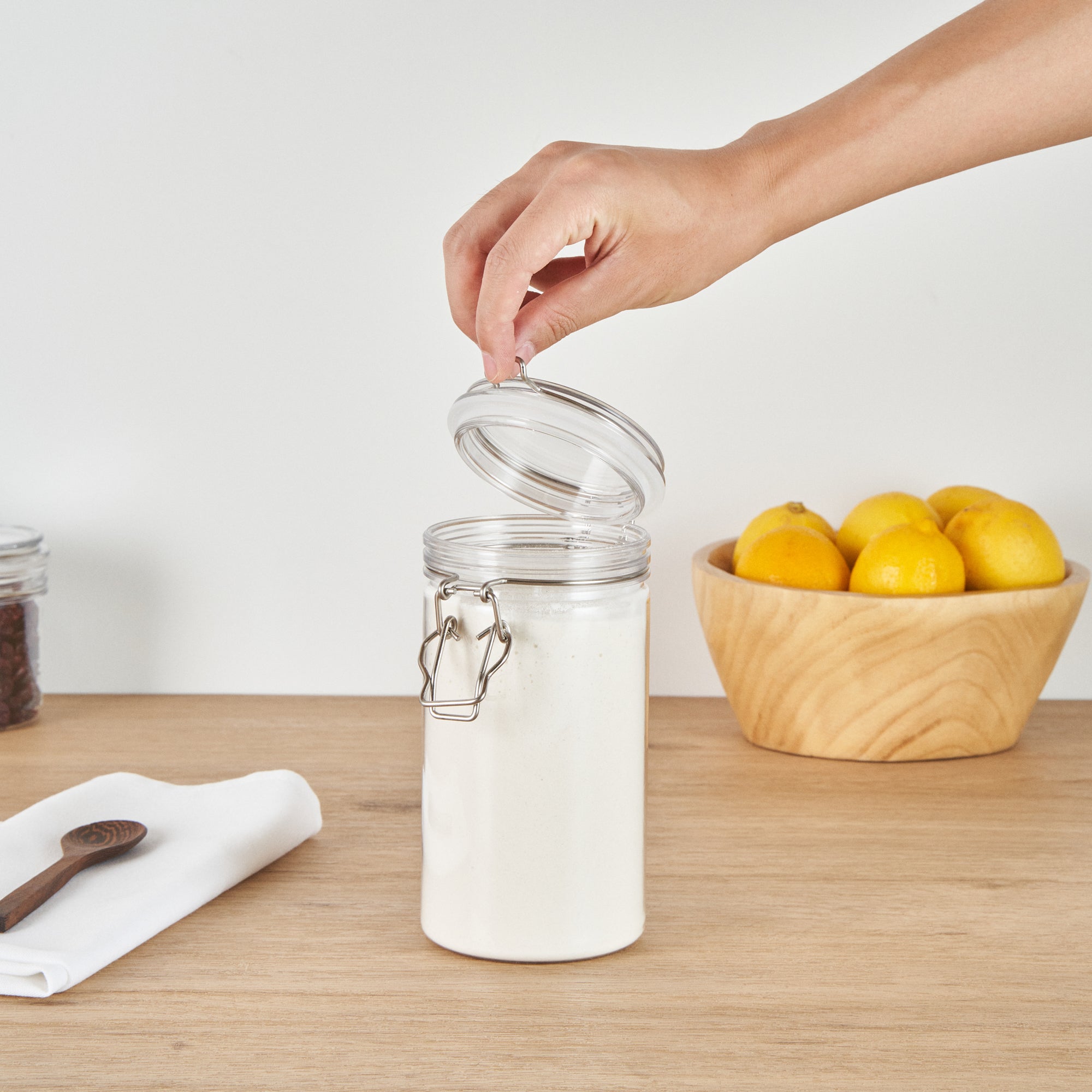 Met Lux 32 oz Round Clear Plastic Storage Jar - with Hinged Lid - 3 3/4" x 3 3/4" x 7 1/4" - 20 count box