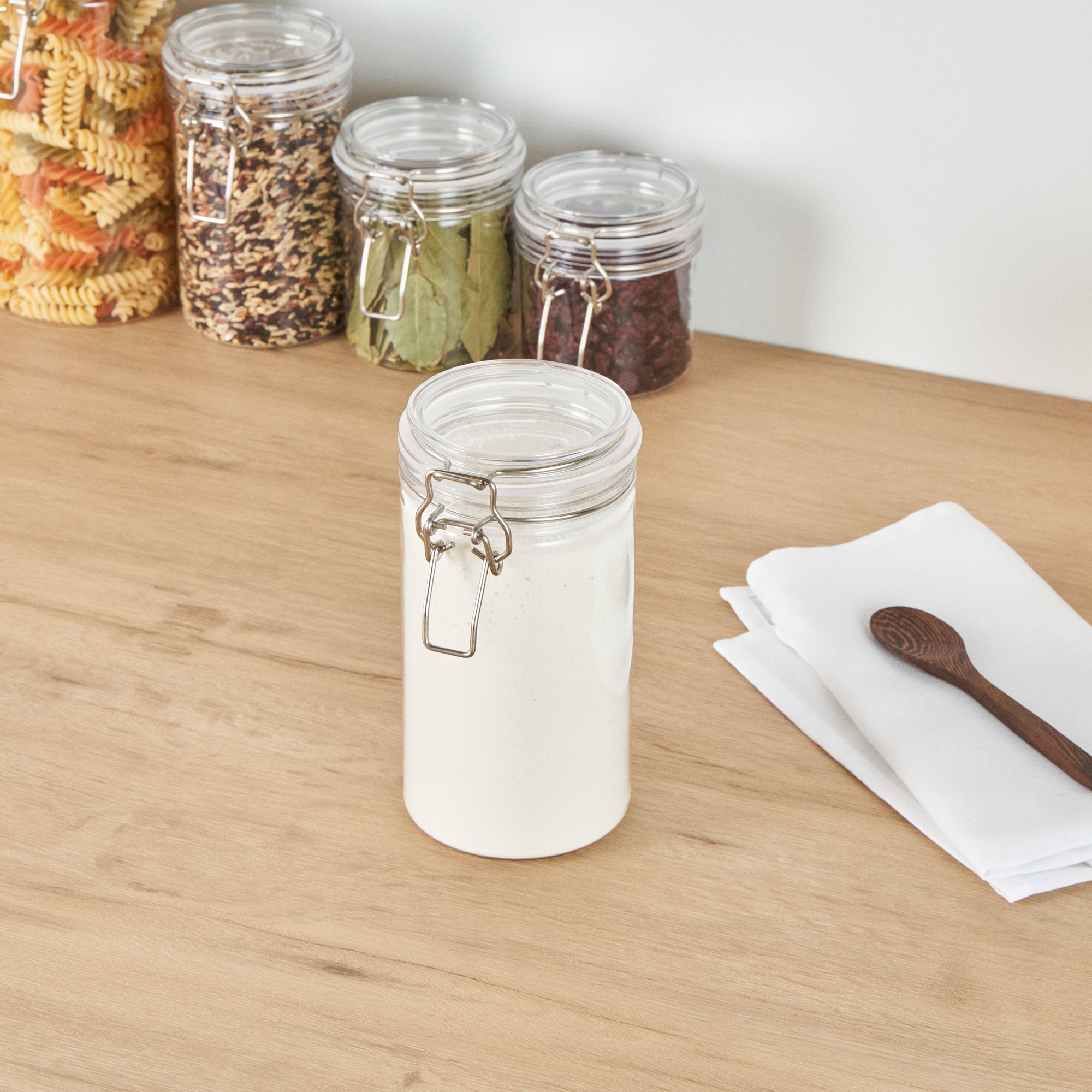 Met Lux 32 oz Round Clear Plastic Storage Jar - with Hinged Lid - 3 3/4" x 3 3/4" x 7 1/4" - 20 count box