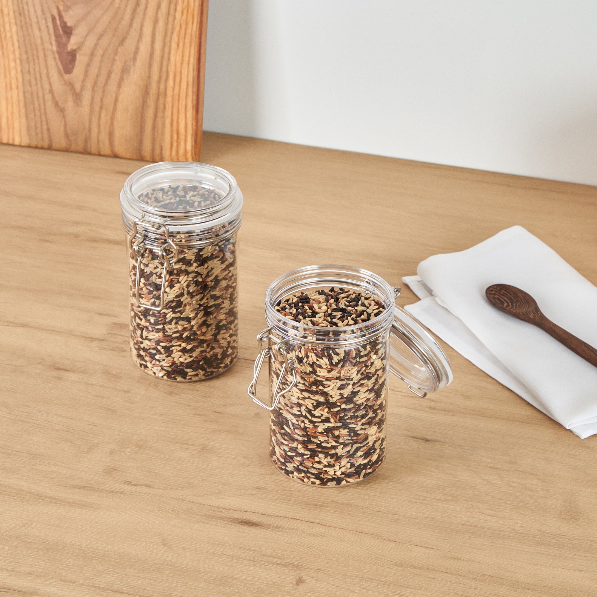 Met Lux 24 oz Round Clear Plastic Storage Jar - with Hinged Lid - 3 1/2" x 3 1/2" x 6" - 2 count box