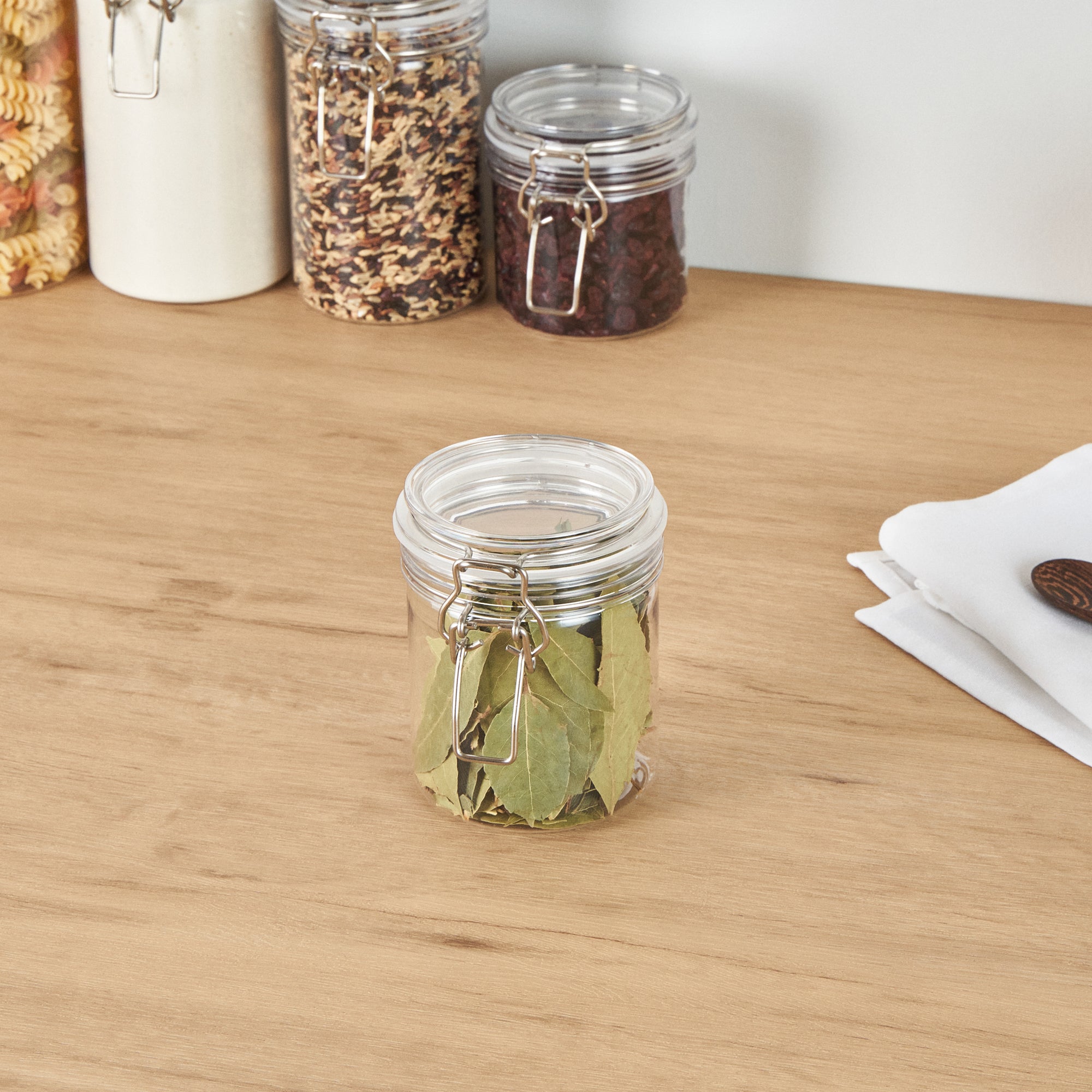 Met Lux 17 oz Round Clear Plastic Storage Jar - with Hinged Lid - 3 1/2" x 3 1/2" x 4 1/2" - 20 count box