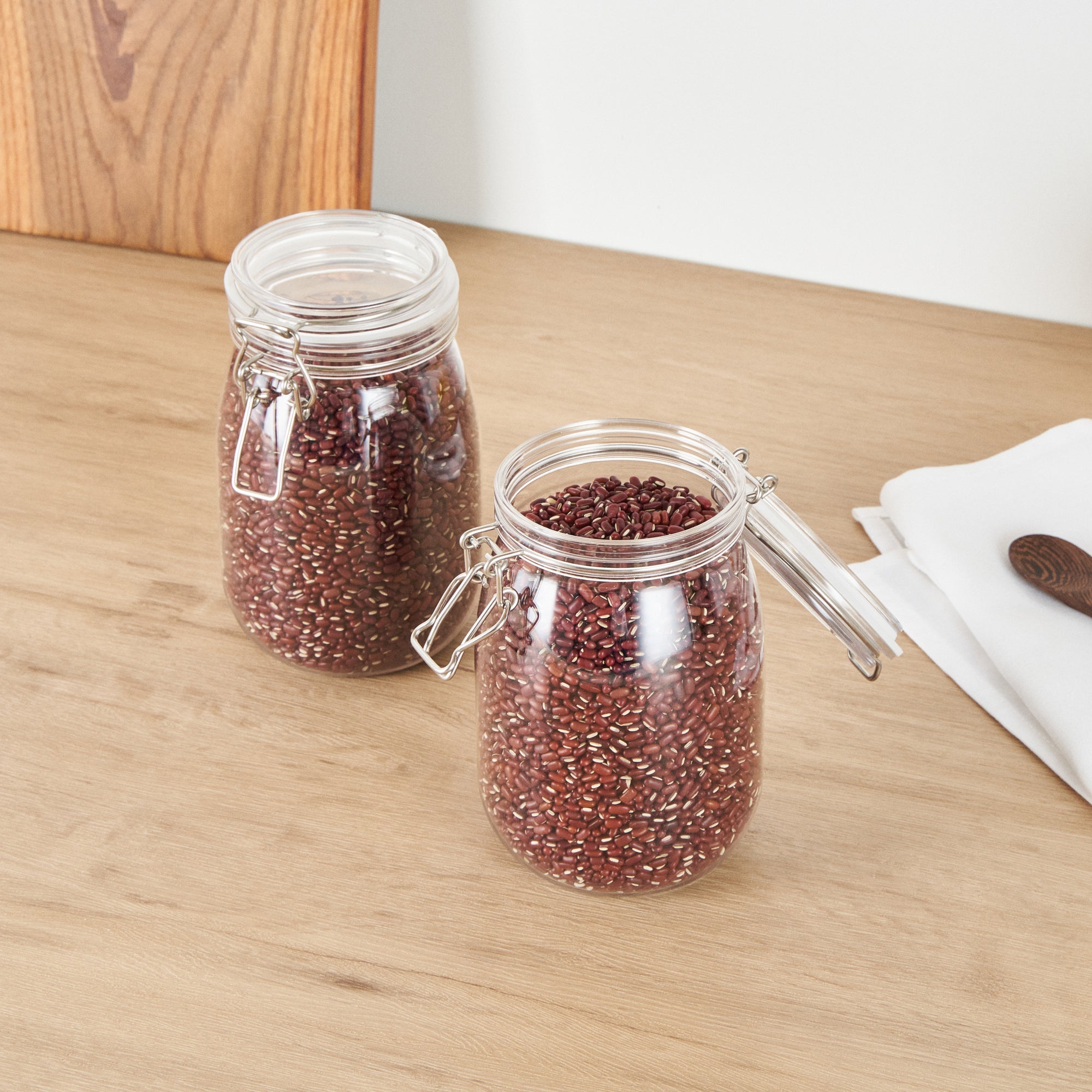 Met Lux 39 oz Round Clear Plastic Storage Jar - with Hinged Lid - 4 1/4" x 4 1/4" x 7" - 2 count box