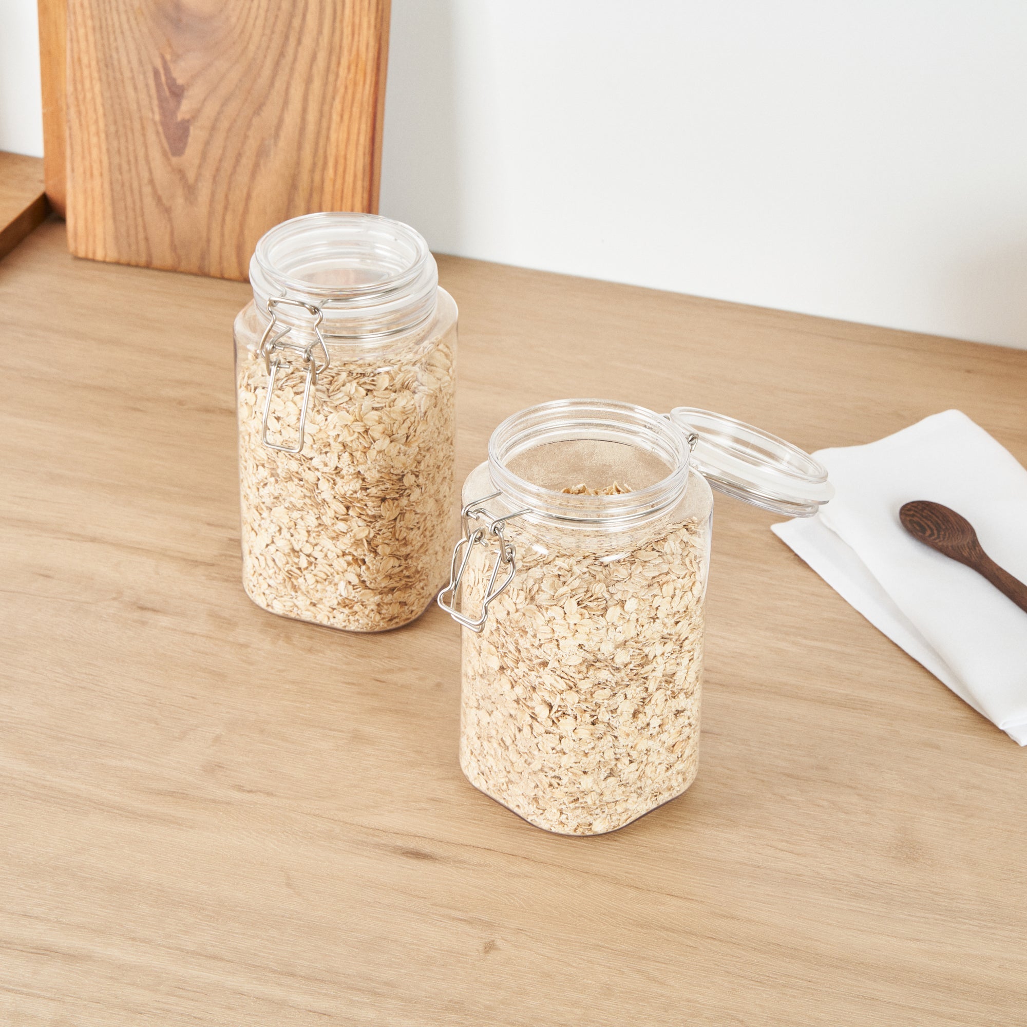 Met Lux 53 oz Square Clear Plastic Storage Jar - with Hinged Lid - 4 1/4" x 4 1/4" x 7 3/4" - 20 count box