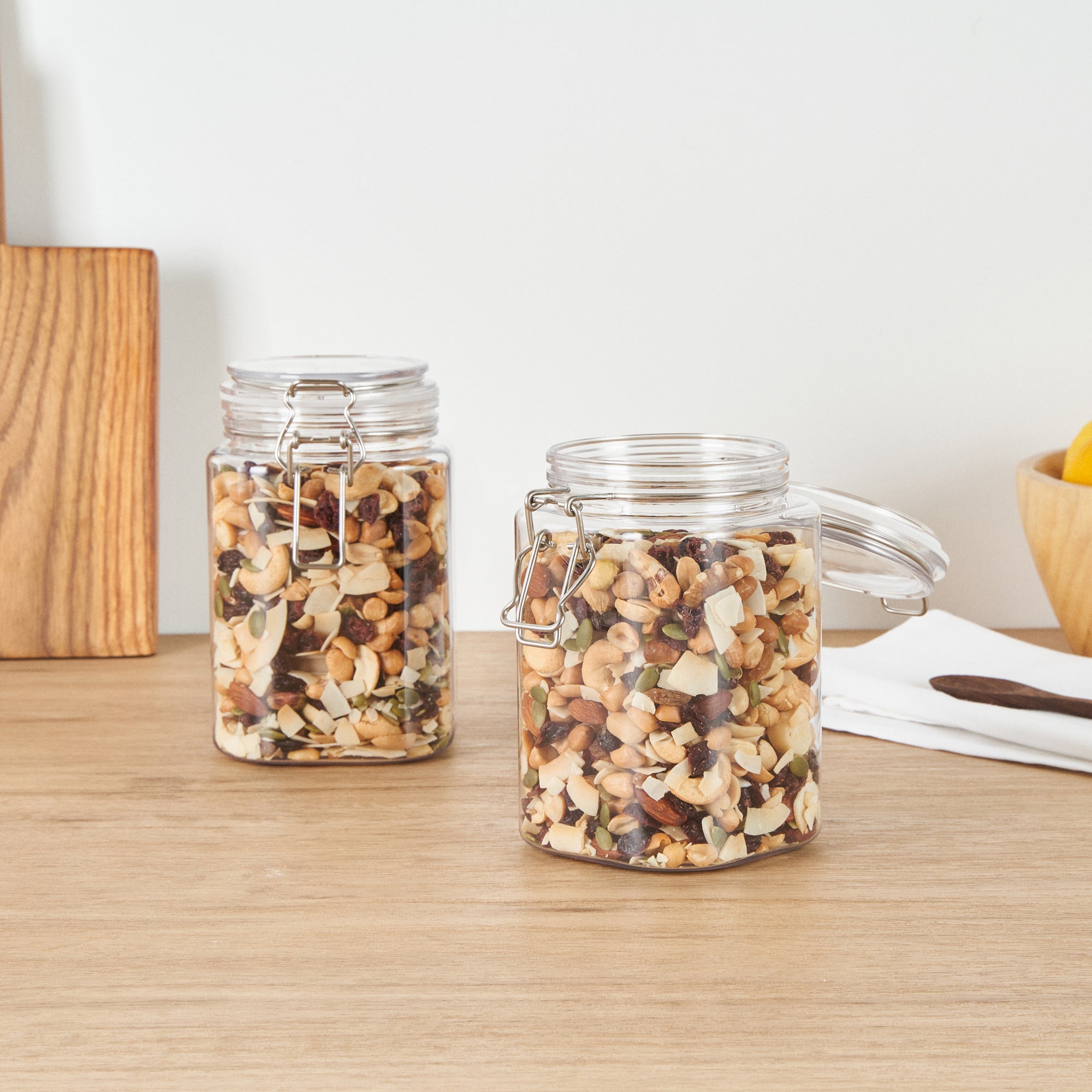 Met Lux 43 oz Square Clear Plastic Storage Jar - with Hinged Lid - 4 1/4" x 4 1/4" x 6 3/4" - 20 count box
