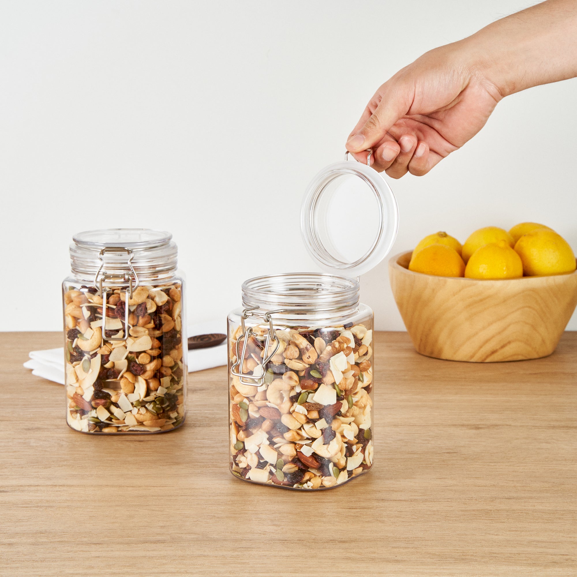 Met Lux 43 oz Square Clear Plastic Storage Jar - with Hinged Lid - 4 1/4" x 4 1/4" x 6 3/4" - 20 count box